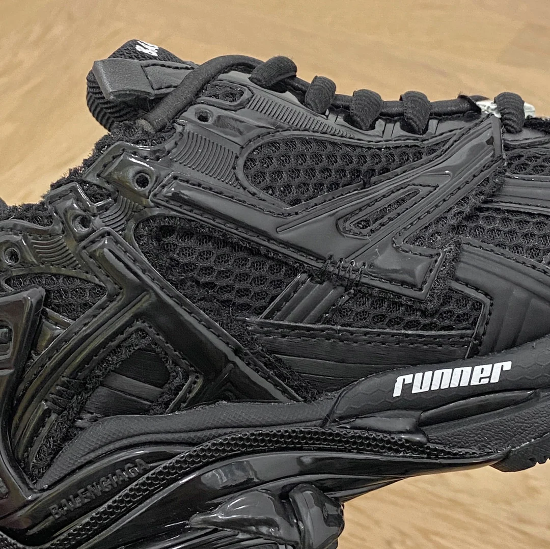 Кроссовки Balenciaga Runner Dad Shoes - черные