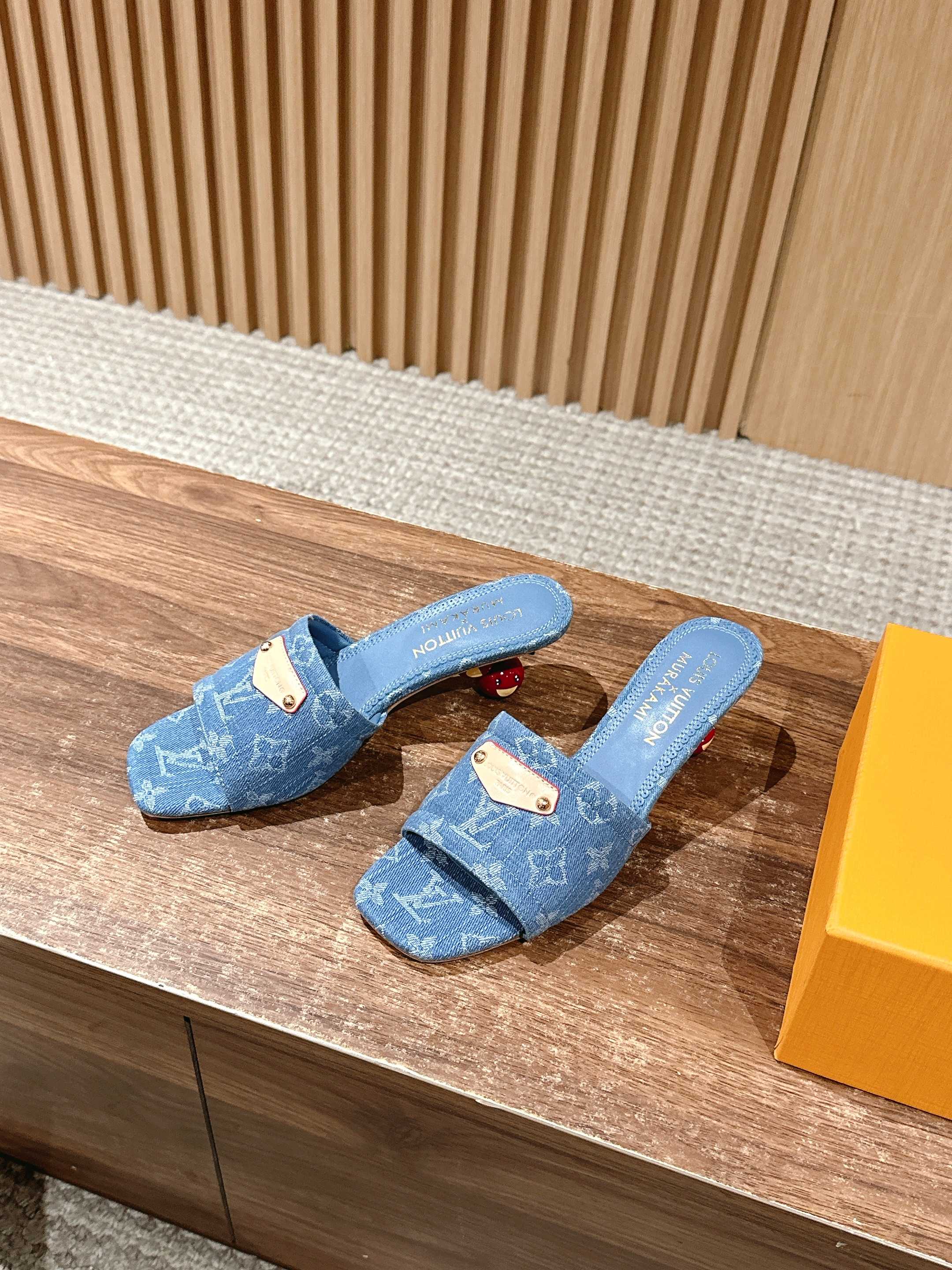 LV - Коллекция Такаши Мураками в стиле ретро - Сандалии на низком каблуке - Джинсово-синие