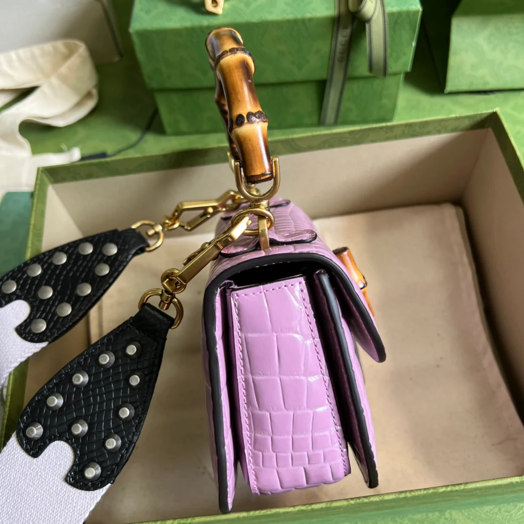 Сумка Gucci Bamboo - из кожи с рисунком под крокодила - фиолетовая