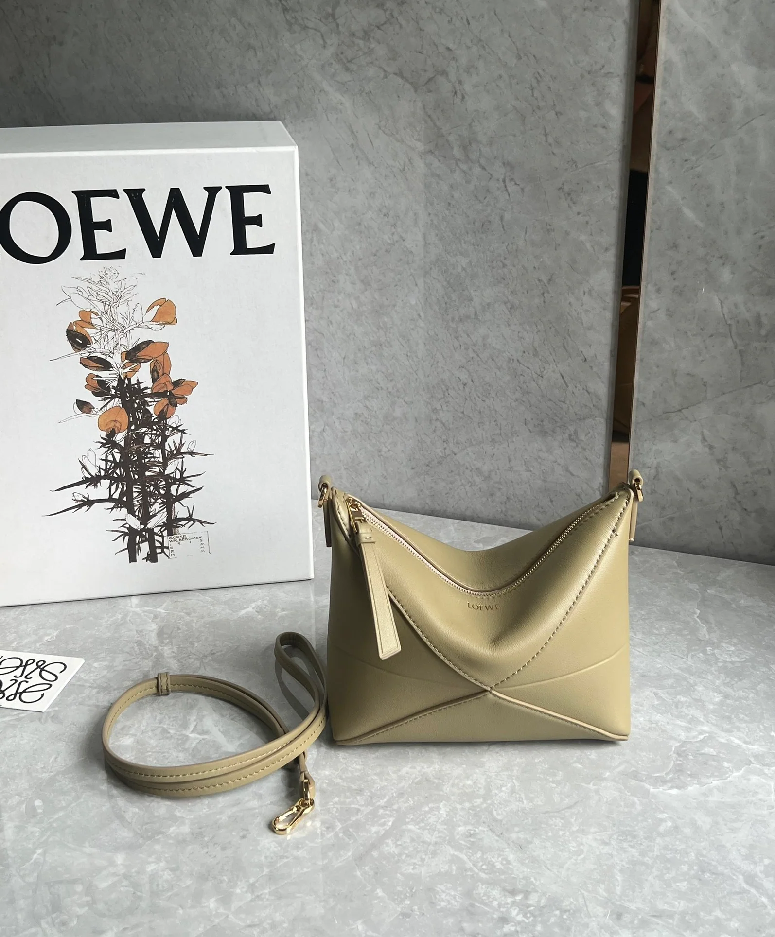 Сумка для маджонга Loewe Puzzle Fold Pouch, цвет хаки.