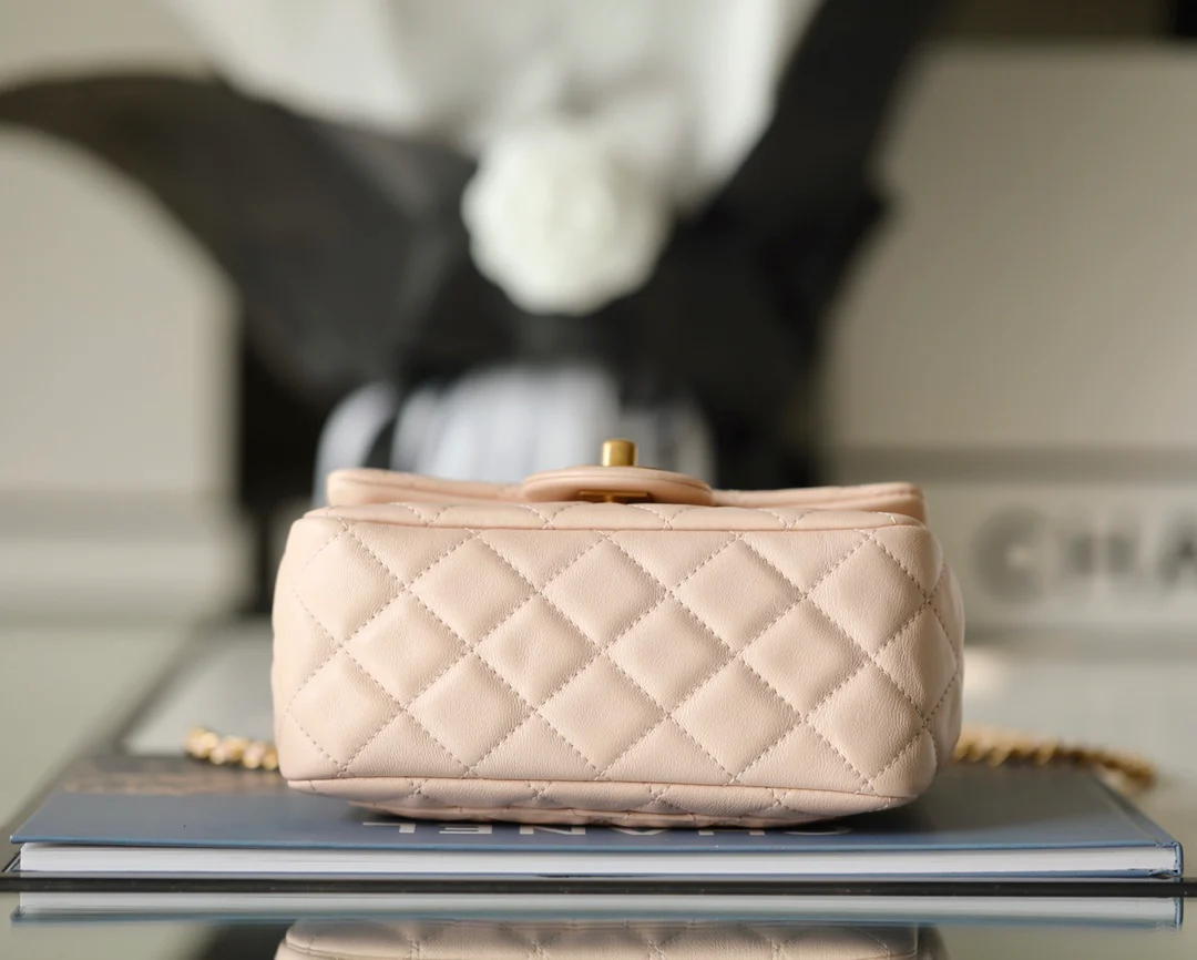 Chanel - Сумка-клатч Golden Globe Square Flap Bag - 18 см - Овечья кожа - 3