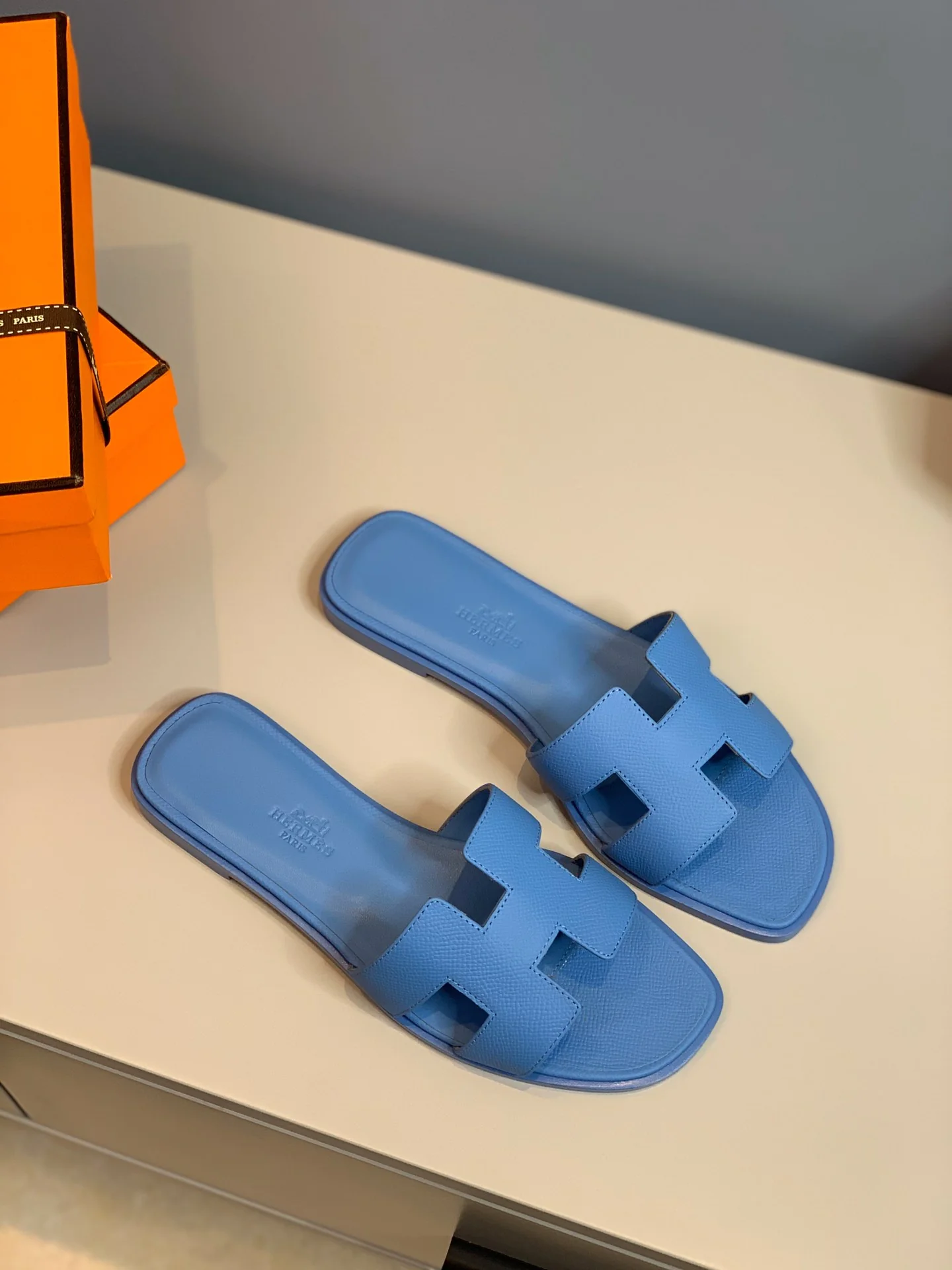 Новинка 2022 года от Hermes - Тапочки с отпечатком руки - Синие - 1