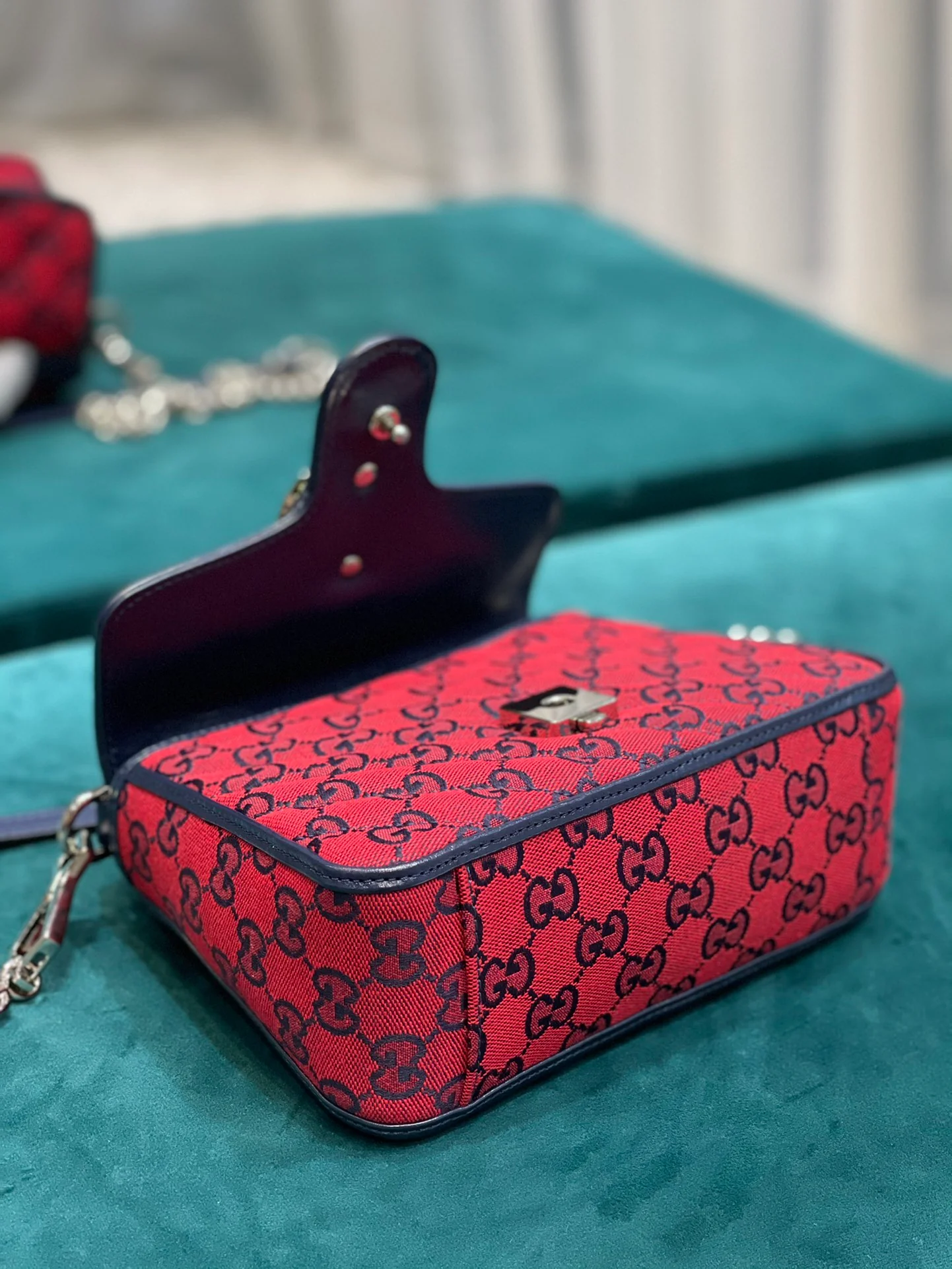 Сумка-тоут Gucci из серии Marmont - 21-15-5-8 см - 1 шт.