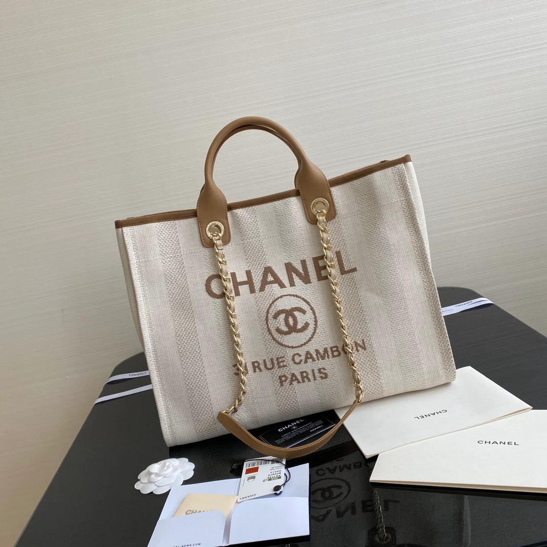 Большая пляжная сумка Chanel в бежевую полоску