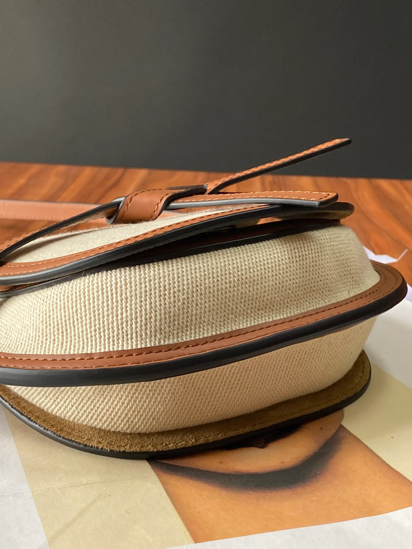 Loewe-gate-mini-21x12-5x9-5-cm-17