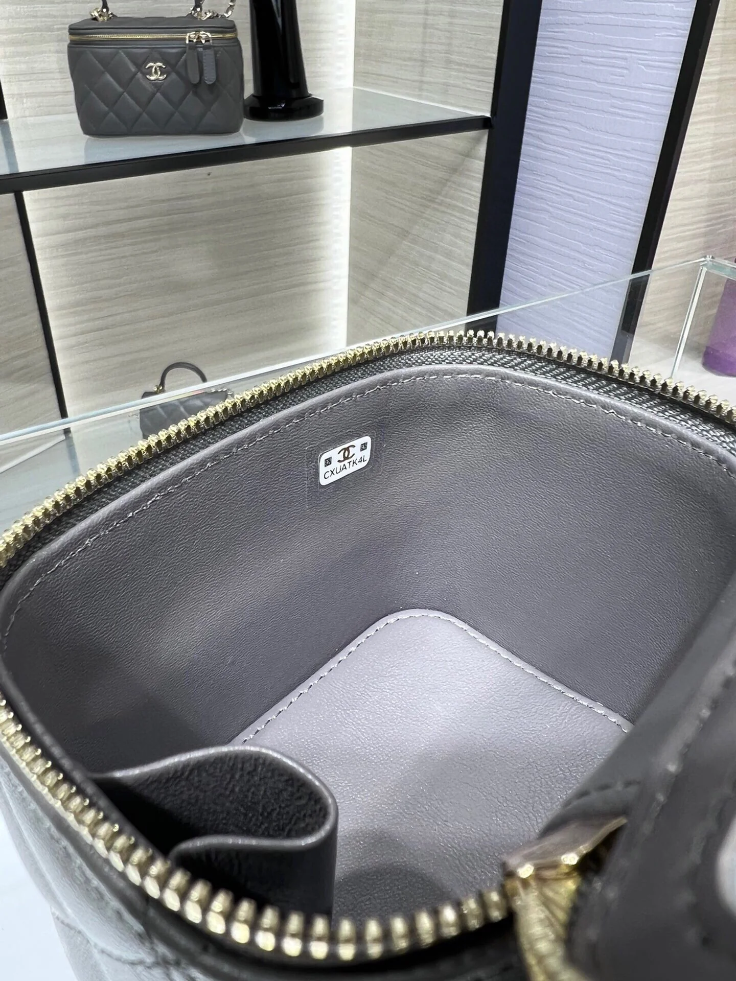 Футляр для помады Chanel 2022 Métiers d'Art - Маленькая коробочка - Серый