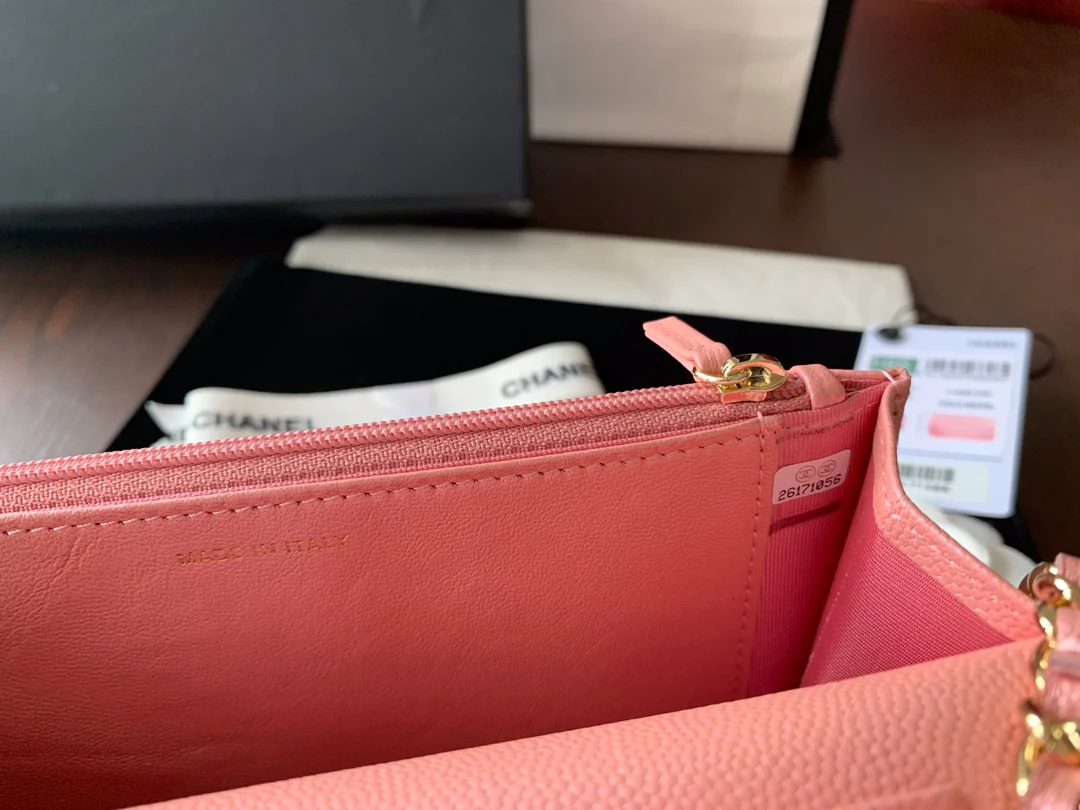 Chanel WOC Жемчужный узор в виде шариков, пуговица из телячьей кожи с эмалью