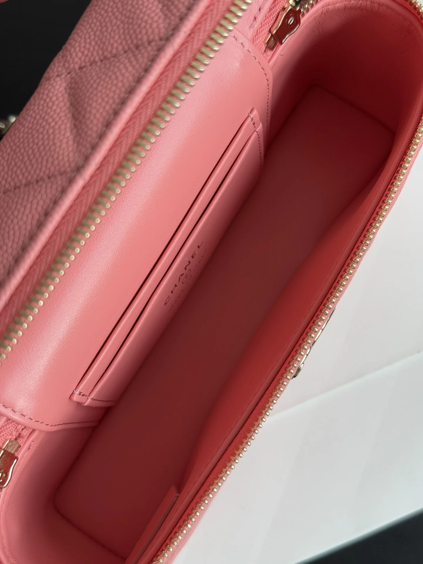 Сумка-мессенджер Chanel LP, розовая.