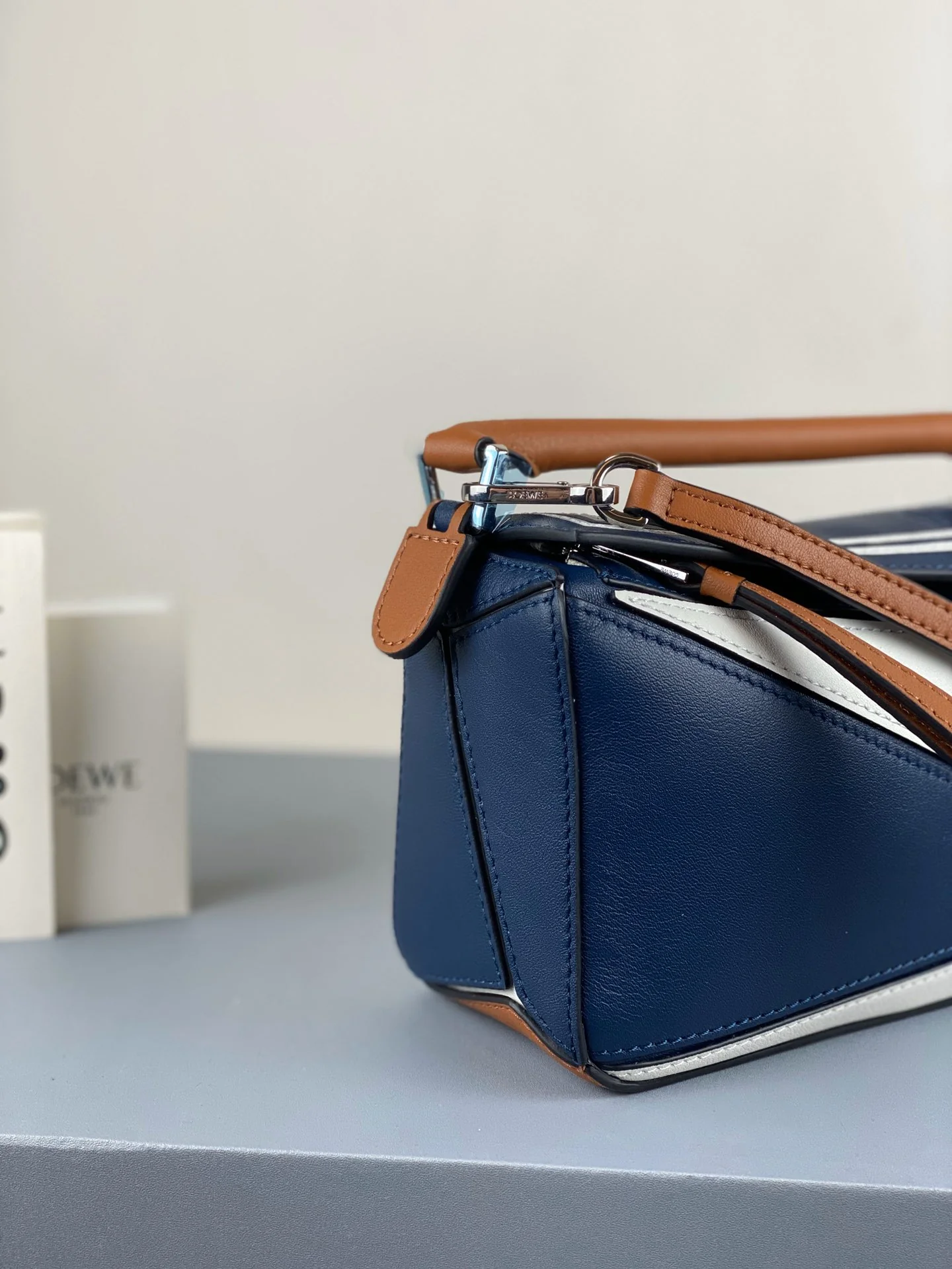 Сумка-пазл Loewe 2020 года, посвященная Китайскому Новому году, мини-версия, из телячьей кожи.