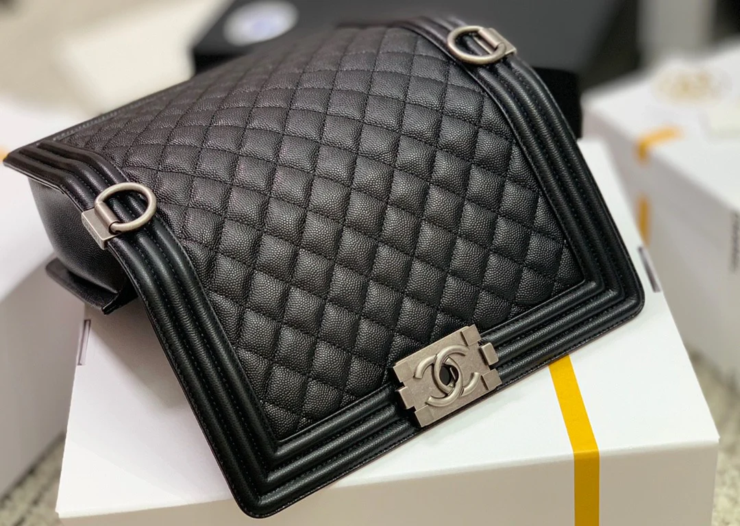 Chanel Boy 25 см 39