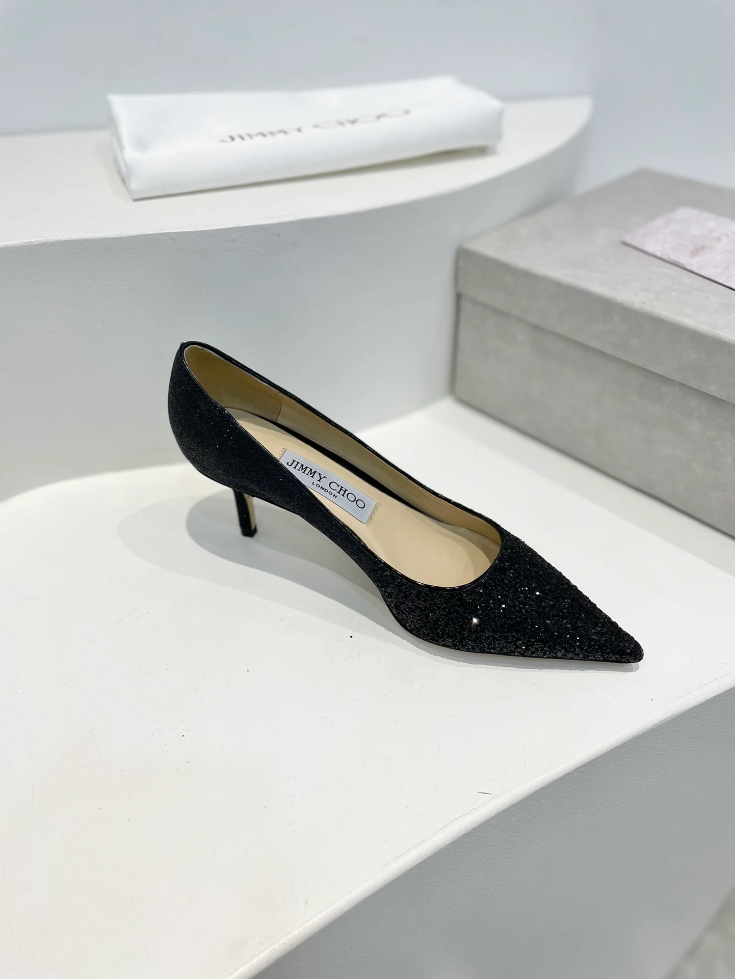 Туфли-лодочки Jimmy с острым носком на шпильке - черные