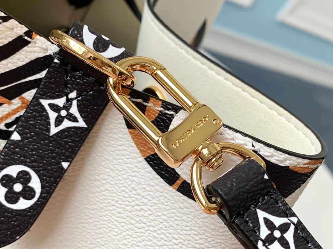 lv-m44679-neonoe handbag jungle-capsule series