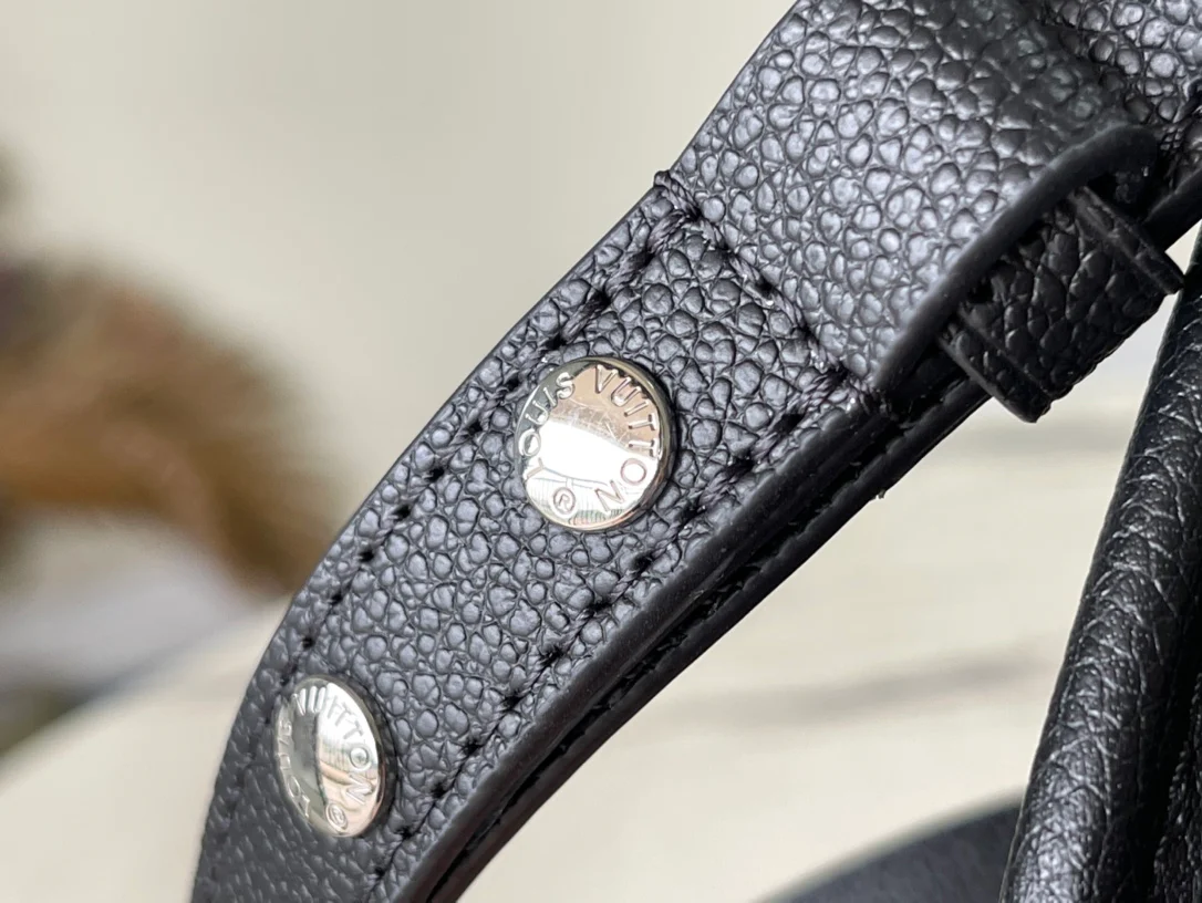 m59386-LV-Сумка через плечо Buci из зернистой кожи Epi-Черная