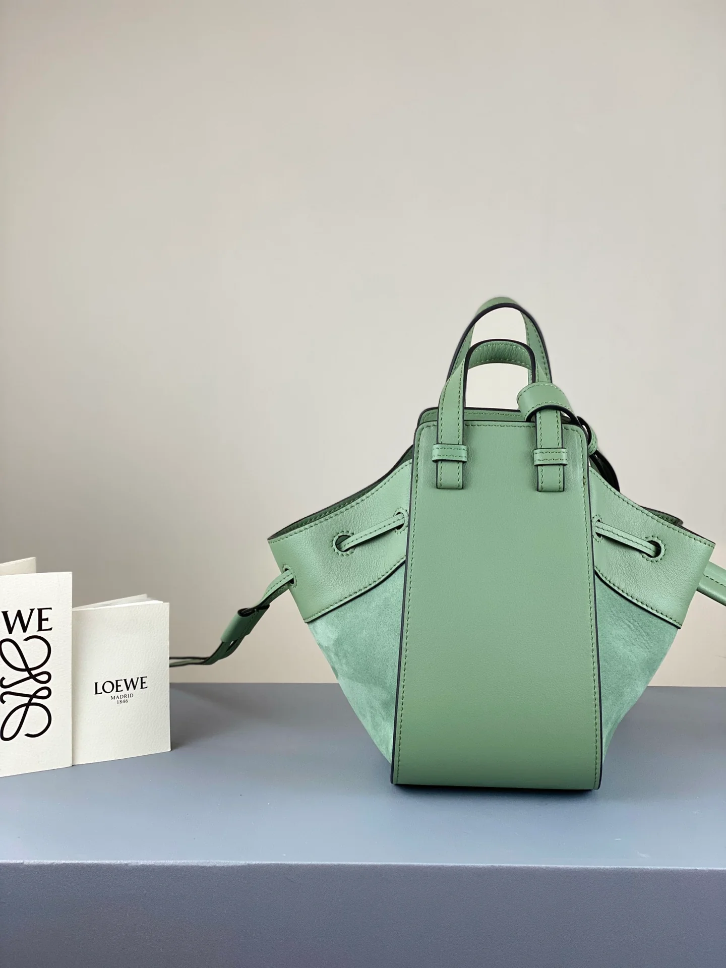 Сумка-гамак Loewe Mini из телячьей кожи - 1 шт.