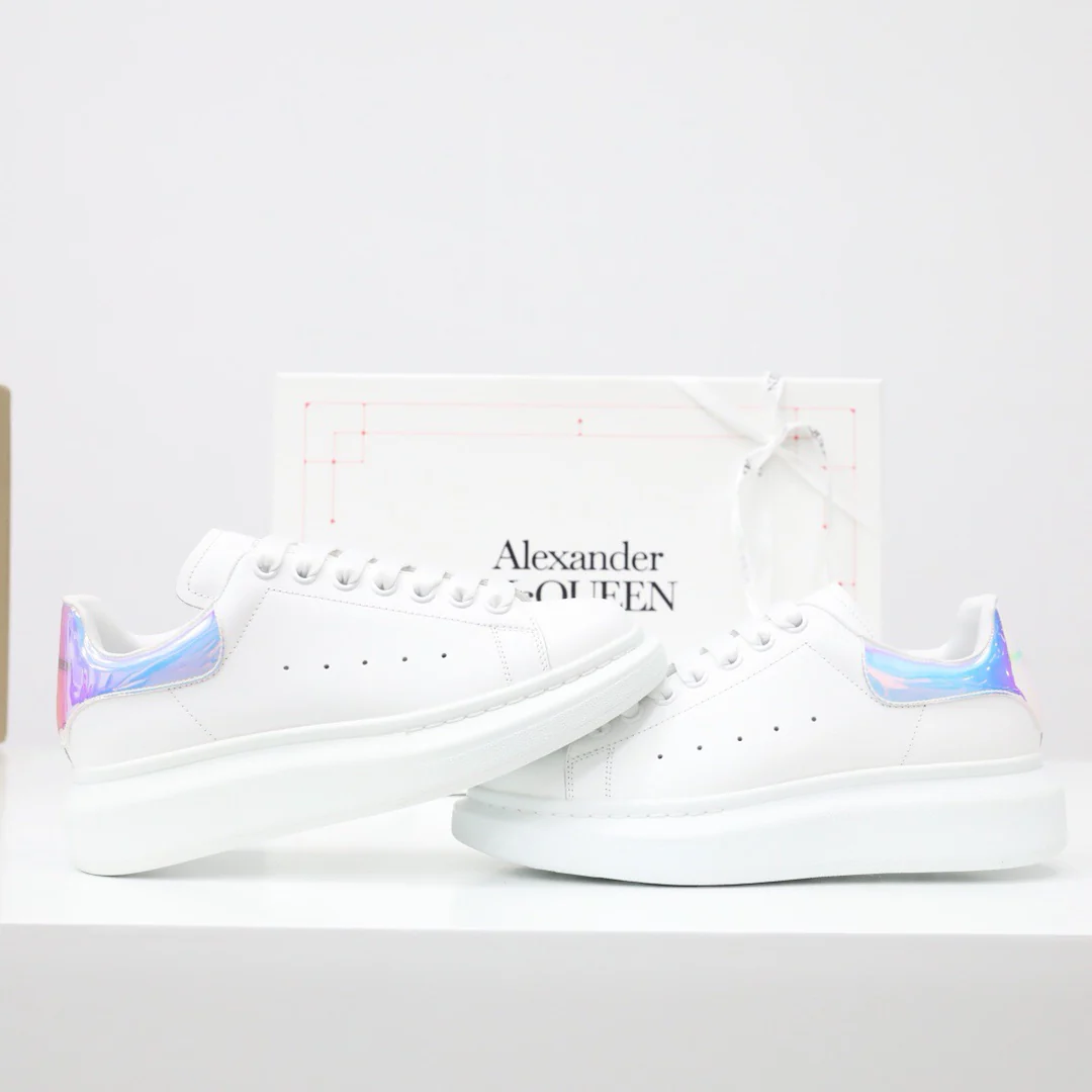 Классические белые кроссовки McQueen - светоотражающие, сине-розовые