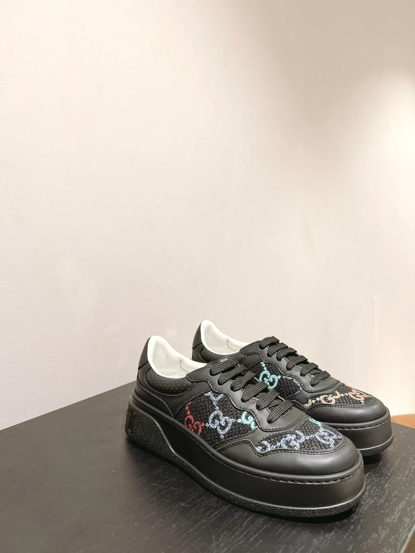 Юбилейные кроссовки на платформе Gucci - унисекс