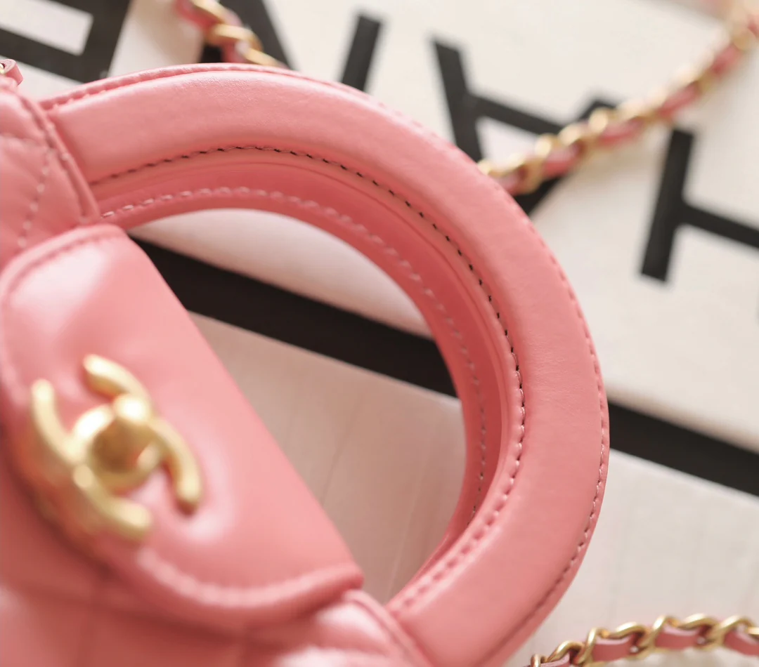 Мини-сумочка Chanel Kelly на цепочке - кораллово-розовая