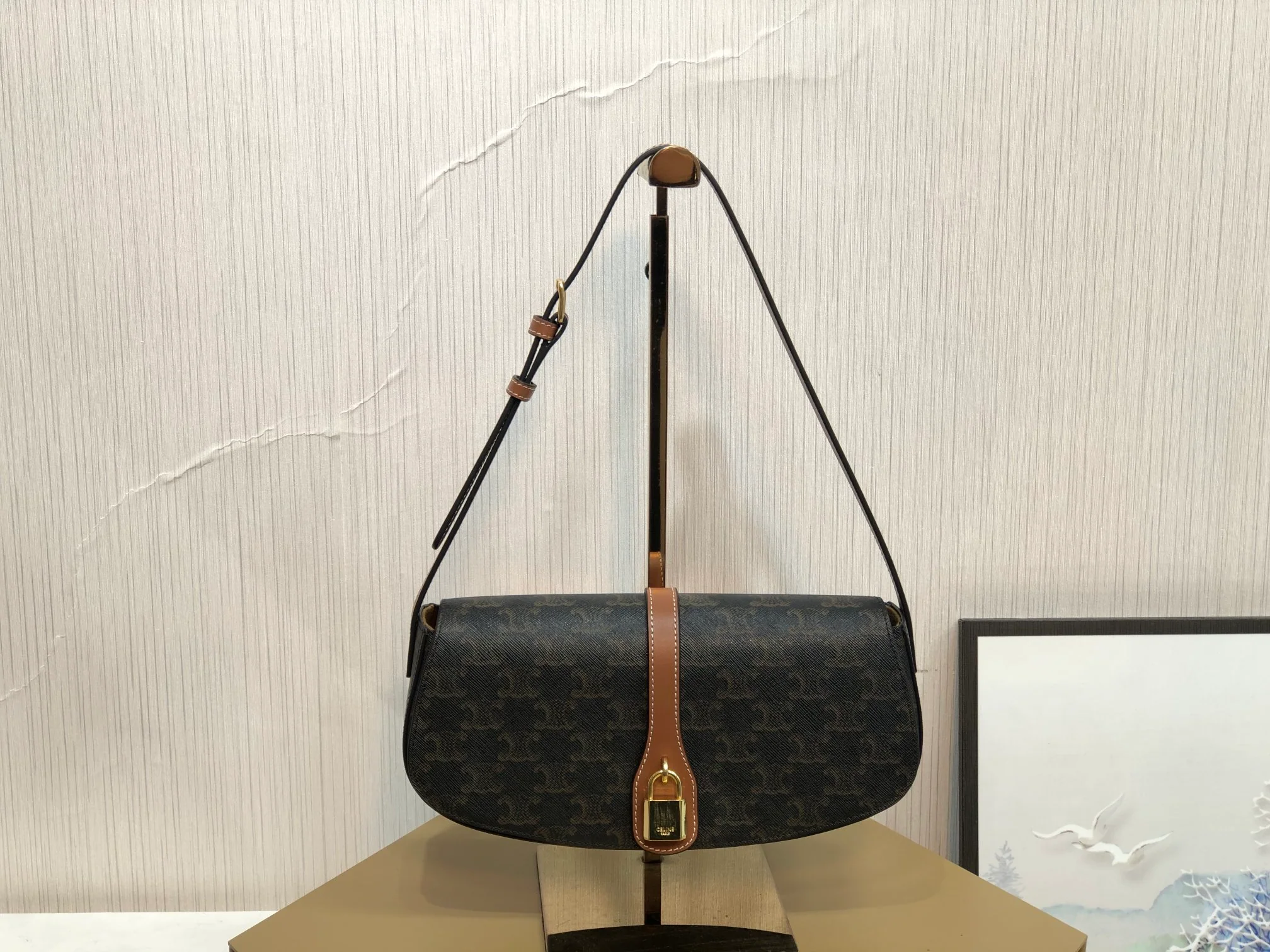 Большая сумка-клатч Celine Tabou на ремешке с замком и повязкой на голову