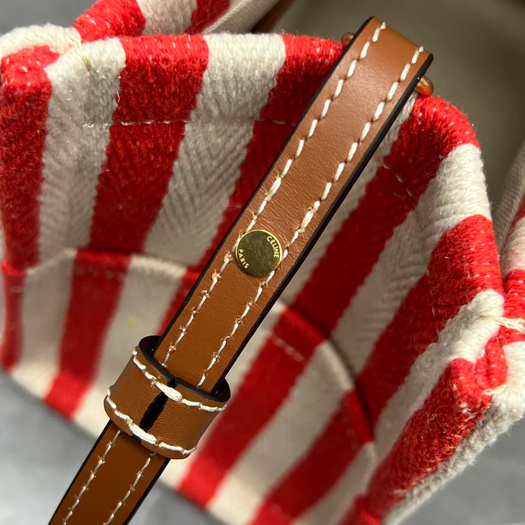 Сумка-шоппер Celine Cabas Thais в полоску из холста — маленькая, красно-белая.