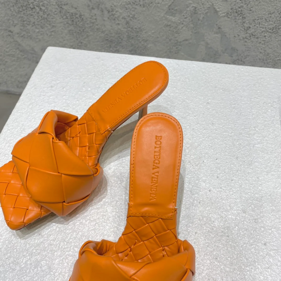 Новинка сезона весна/лето 2021 от BV - Плоские плетеные сандалии на шпильке - Оранжевые