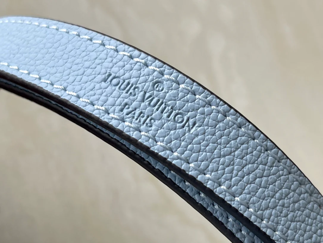 m59386-LV-Зернистая кожа Epi-Сумка через плечо Buci-Светло-голубая