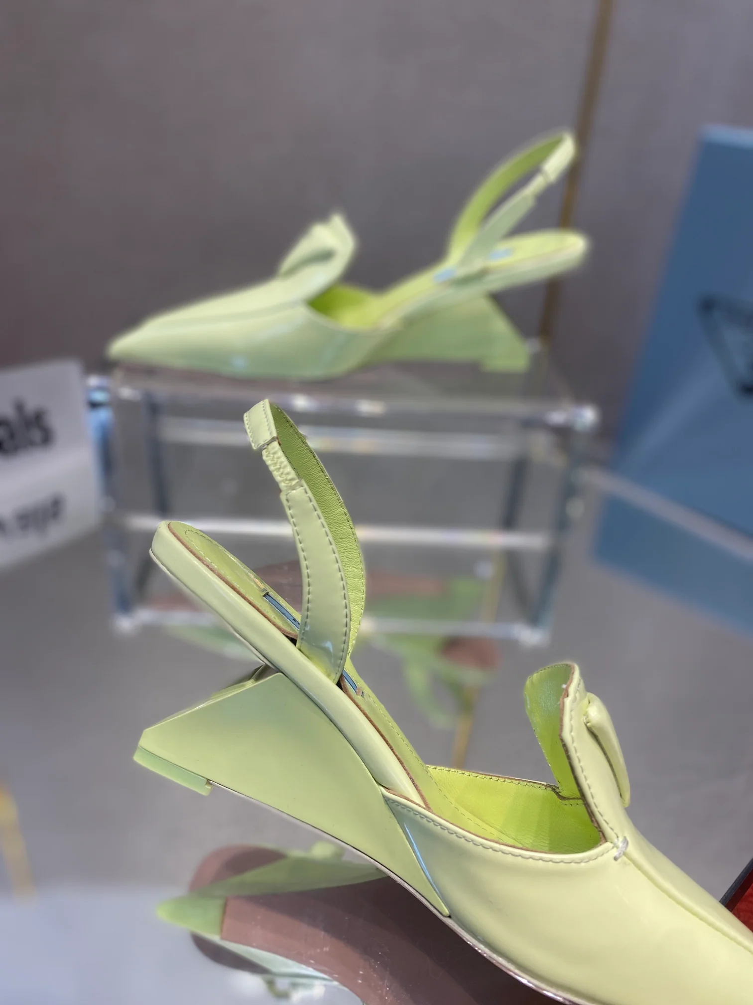 Обувь Prada - Prada - сандалии на низком каблуке - яблочно-зеленый