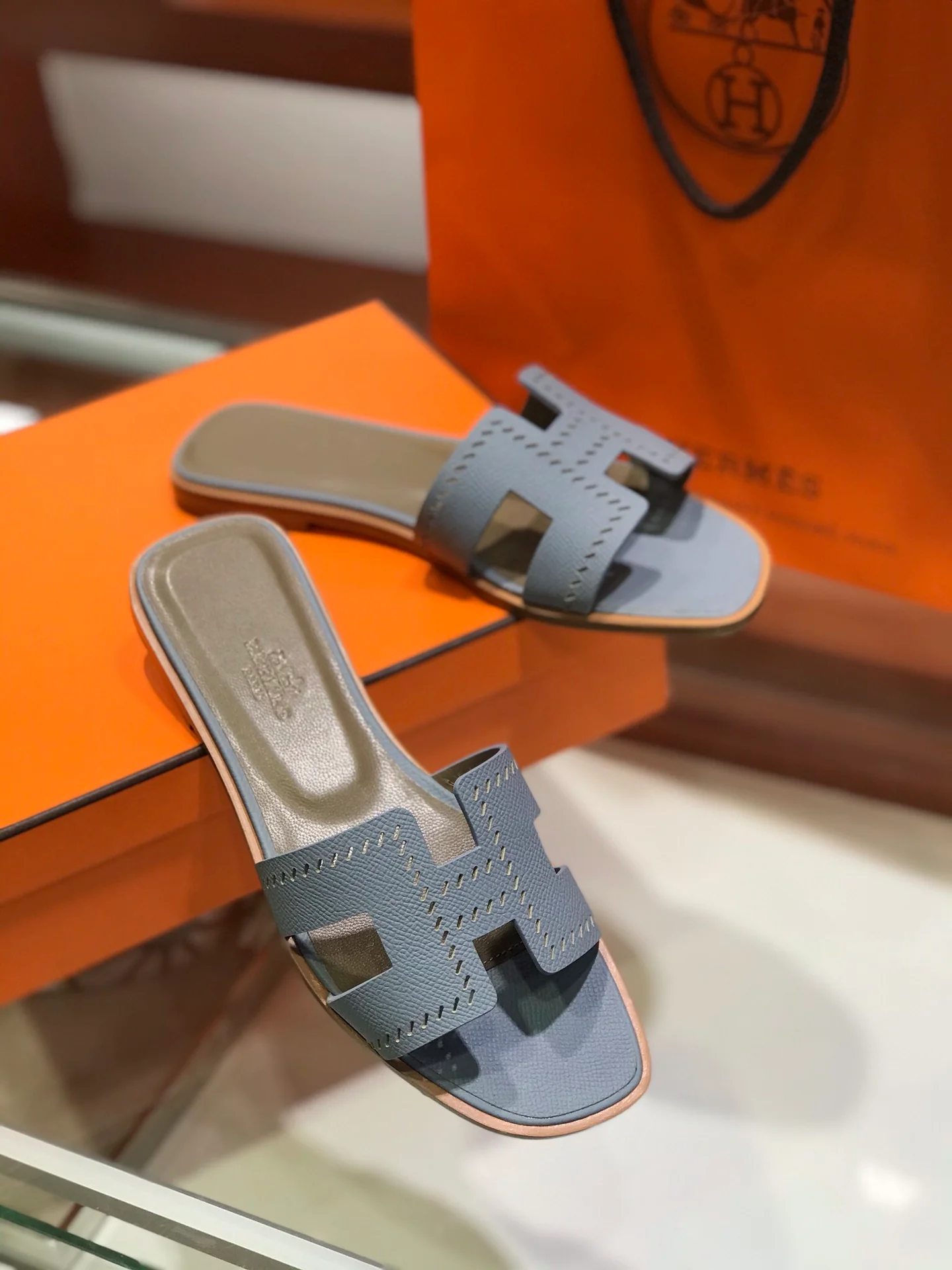 Новинка весны 2022 года от Hermes - плоские тапочки H - размер 6