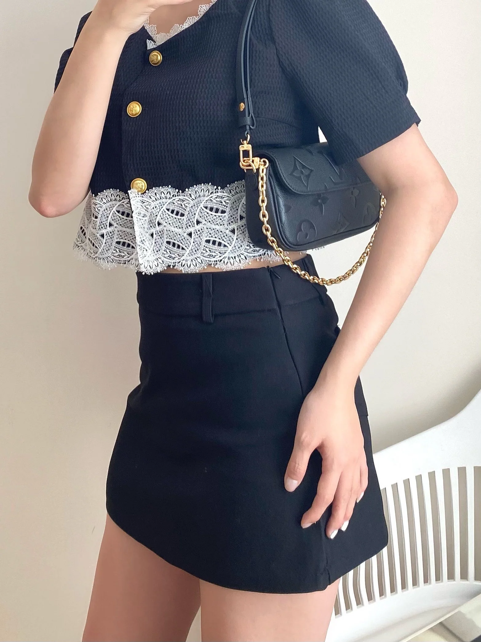 m81911-LV-кошелек-на-цепочке-айви-черный