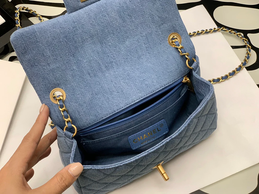 Chanel - Сумка с квадратным клапаном 