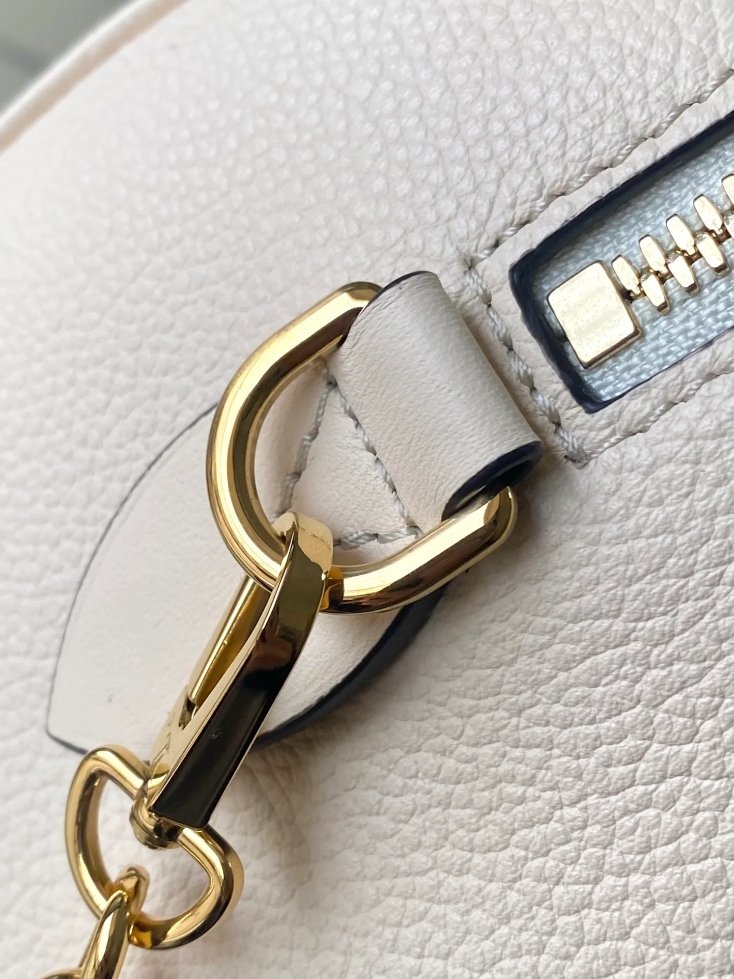 m58954-LV-speedy-20-Сумка-кроссбоди-Кремово-белый