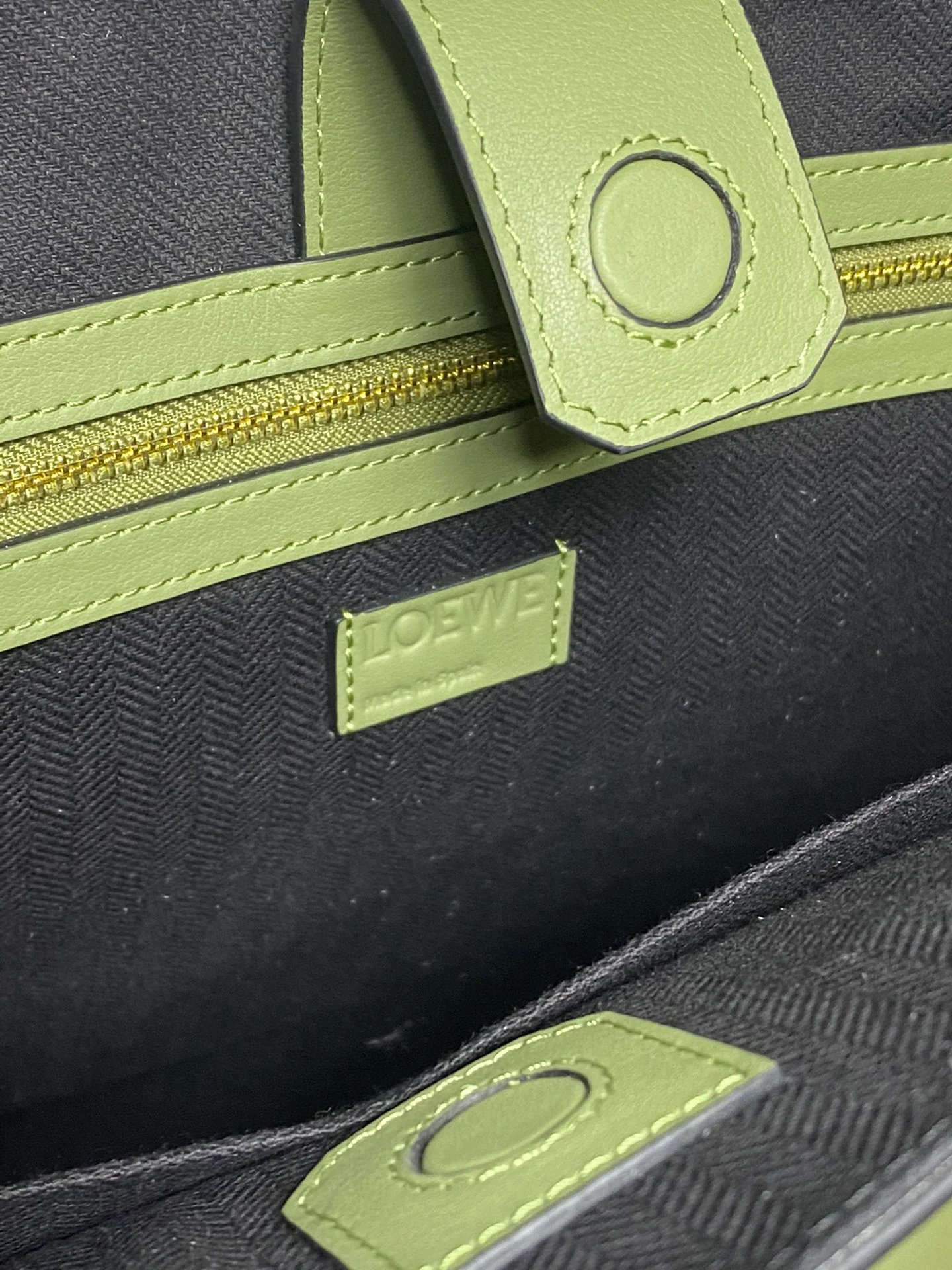 Сумка-тоут с горизонтальной пряжкой Loewe