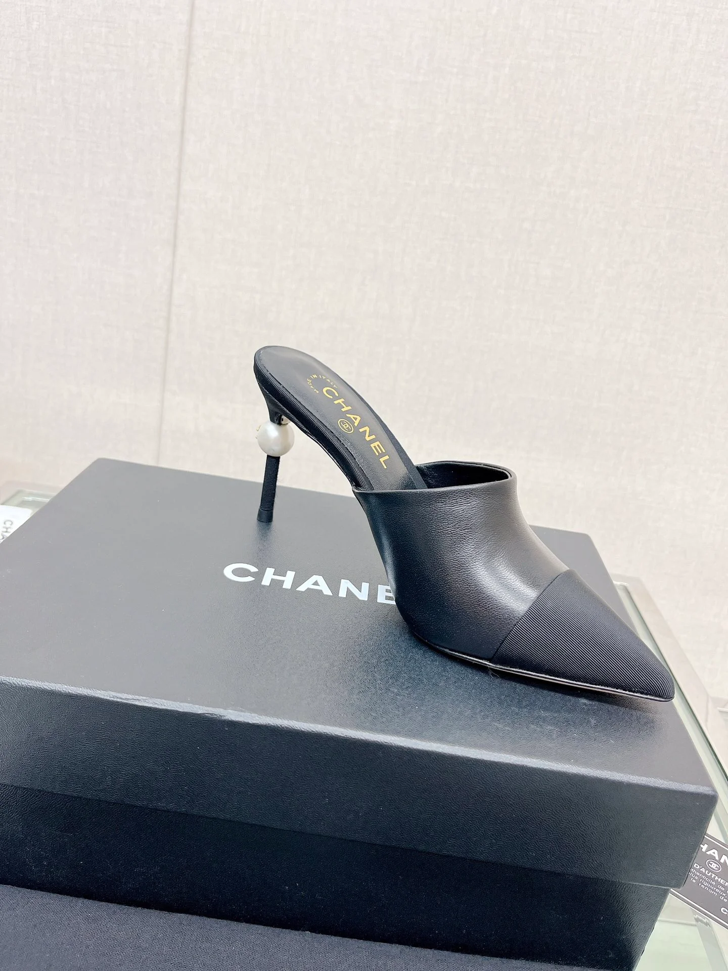 Босоножки на высоком каблуке Chanel Coco Pearl - 8-5 см - черные