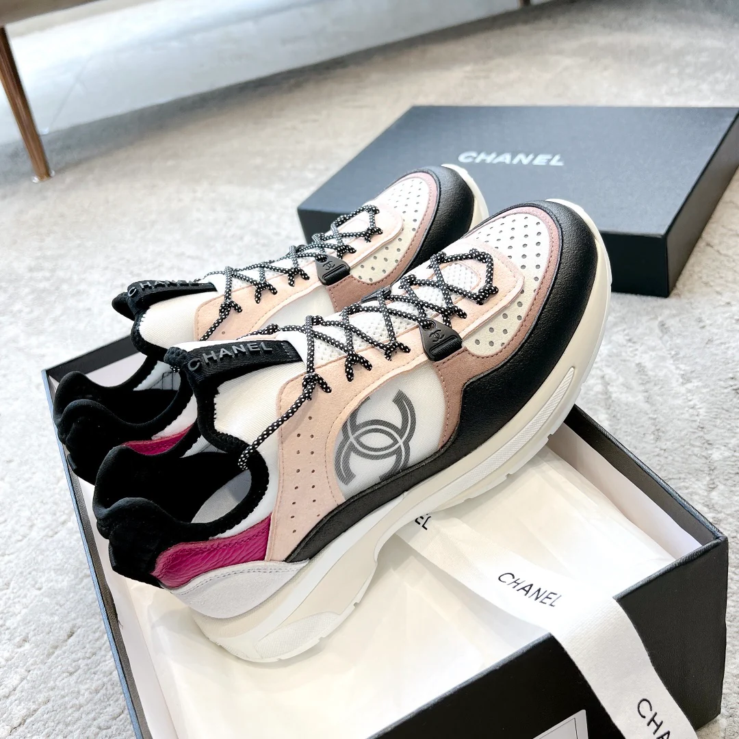 Новинка сезона весна/лето 2023 от Chanel - Кроссовки - Розовые
