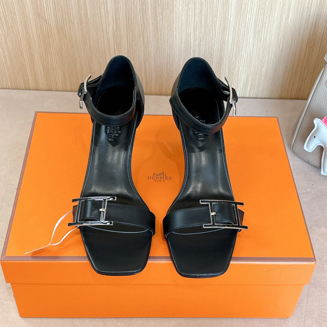 Босоножки на высоком каблуке Hermes 2024 - черные