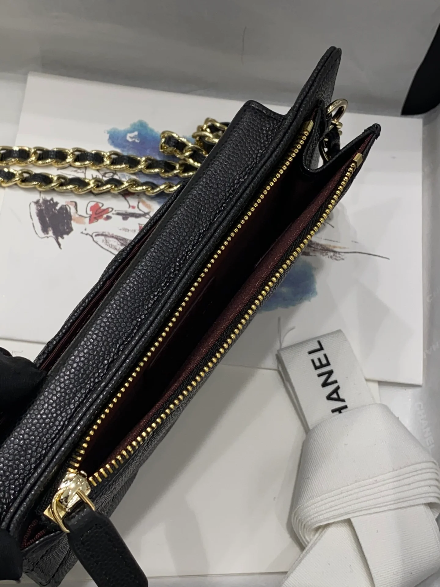 Chanel - Сумка для телефона из зернистой кожи - Черная с золотой фурнитурой