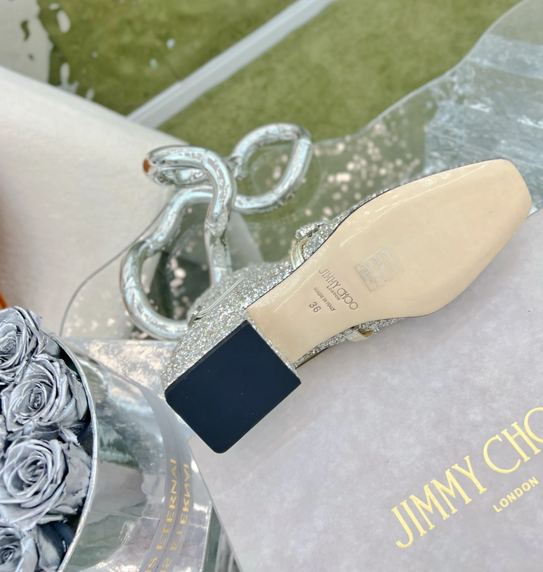 Jimmy - Новинка сезона весна/лето 2022 - Ботильоны на резинке со стразами - 1