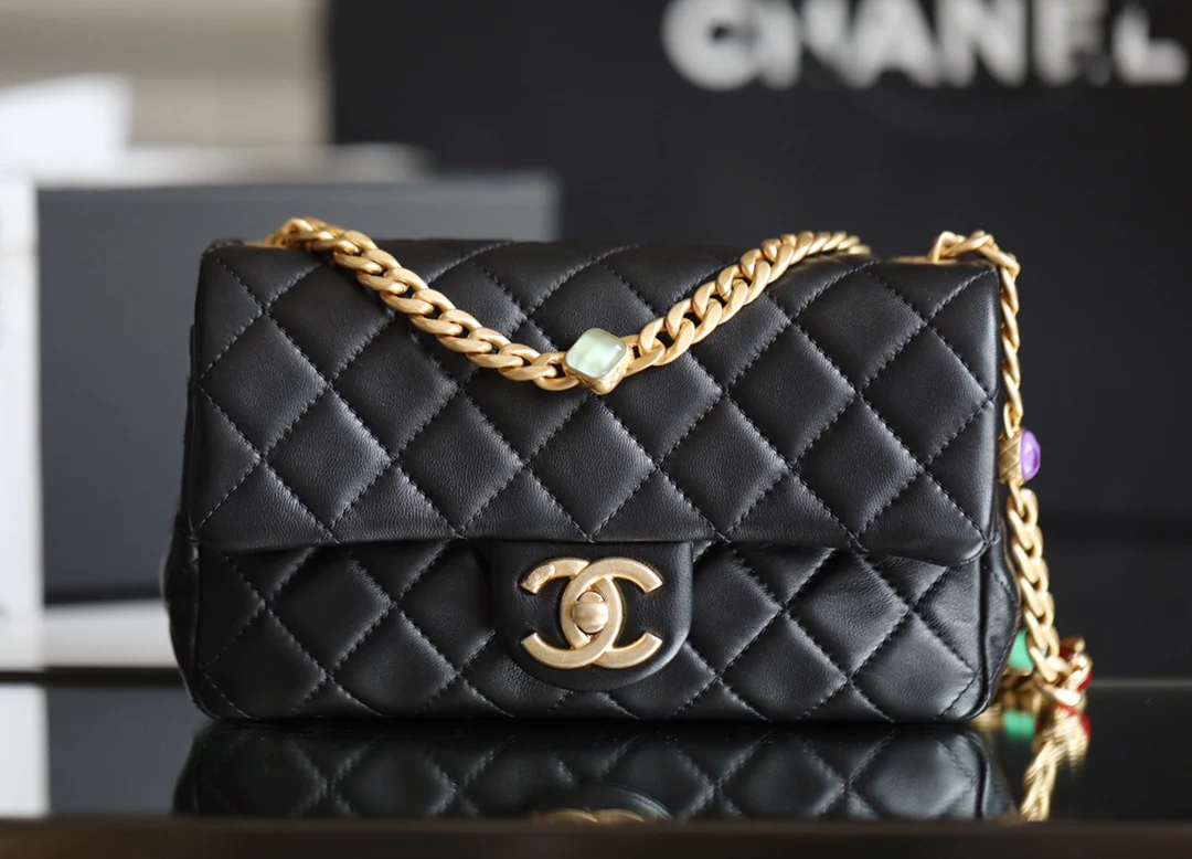 Сумка Chanel CF с клапаном и цепочкой с драгоценным камнем