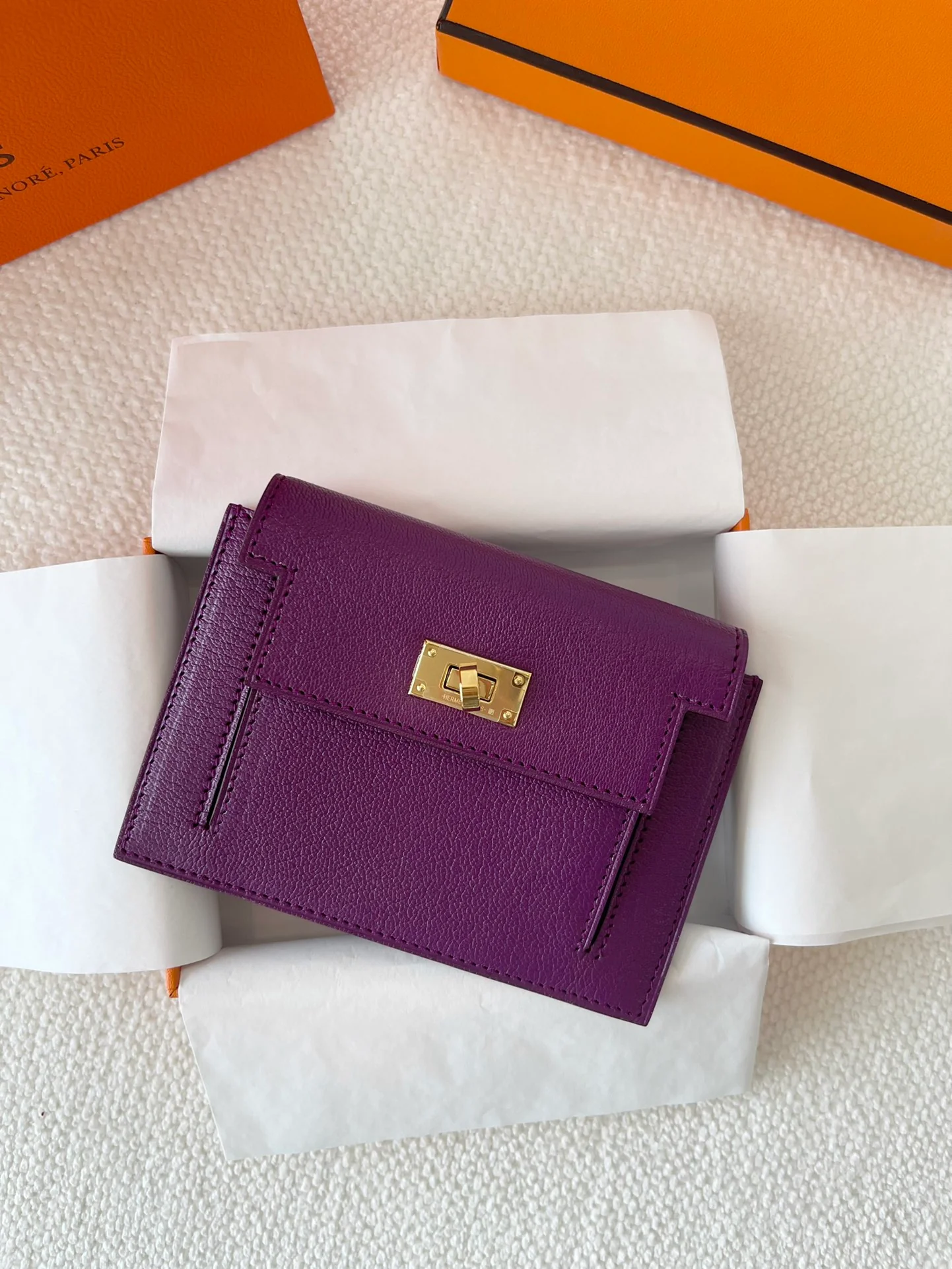 Карманный держатель для карт Hermes Kelly Epsom — фиолетовый цвет ?Анемона? — золотая пряжка