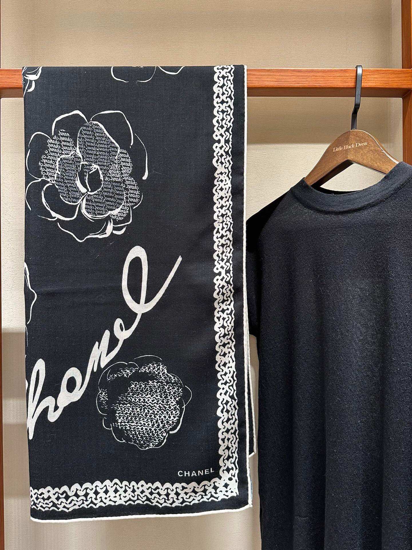 Шарф Chanel ?Камелия? 2024 года - 140-140