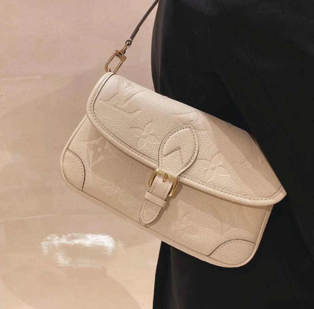 m46388-LV-diane Сумка-багет (наплечная/кроссбоди) - белая