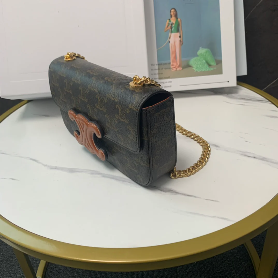 Celine - Кожаная сумка с пряжкой и цепочкой - Подмышечная сумка - Монограмма, коричневый цвет