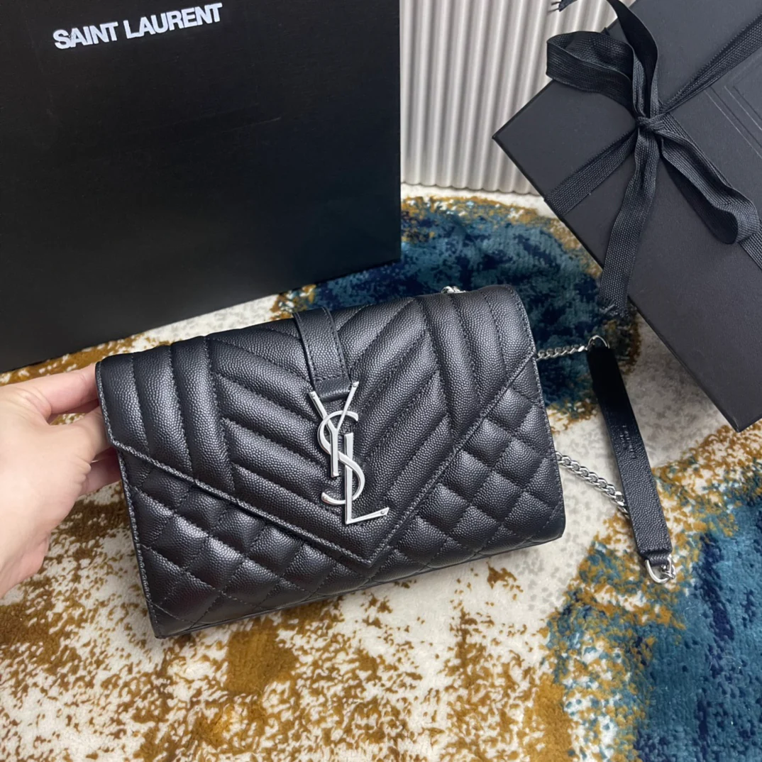 Сумка-конверт YSL с монограммой и икрой, V-образной ромбовидной стёжкой - 4 шт.