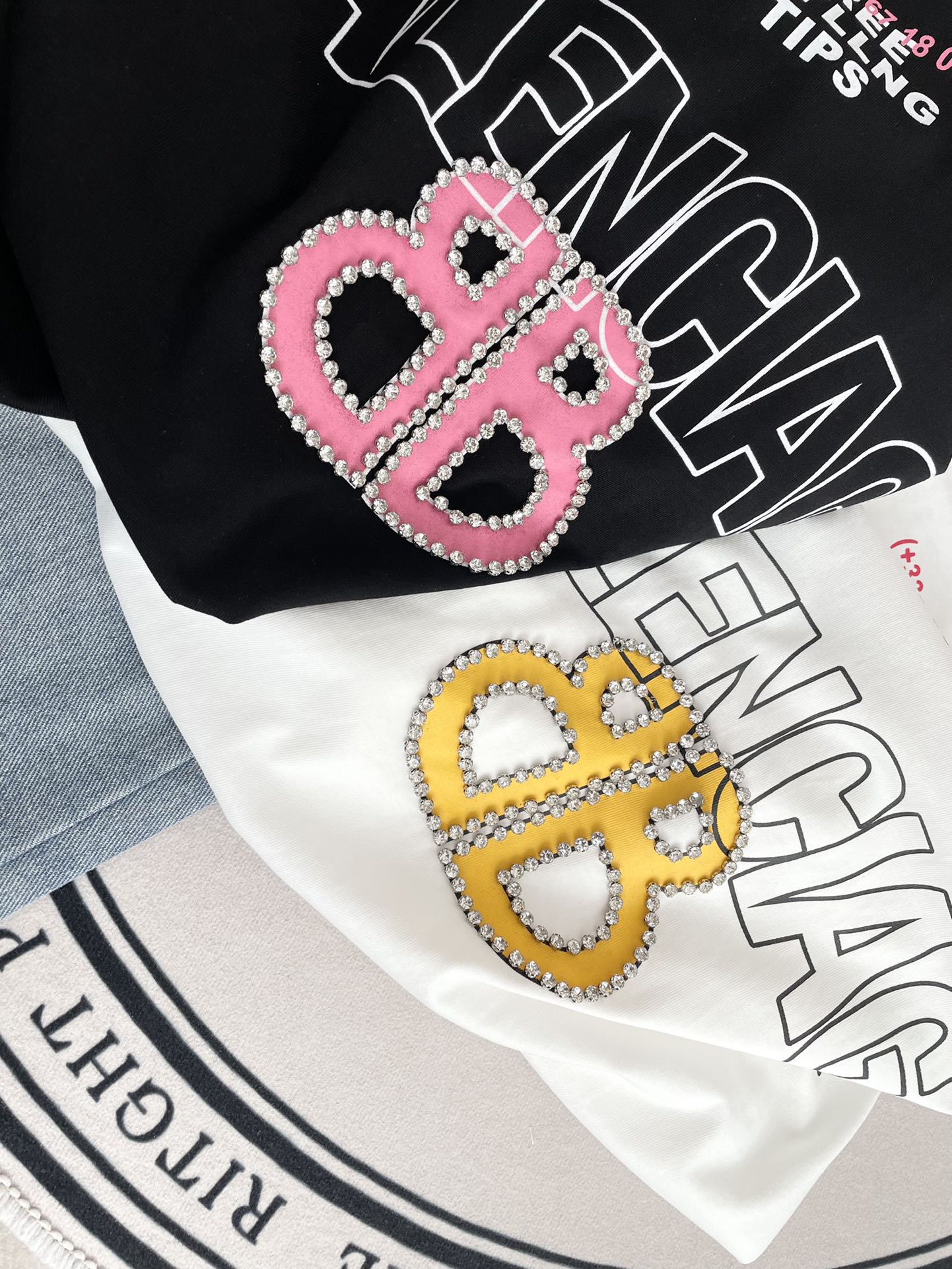 Футболка Balenciaga 2403 с коротким рукавом и стразами BB, свободного кроя, черная.