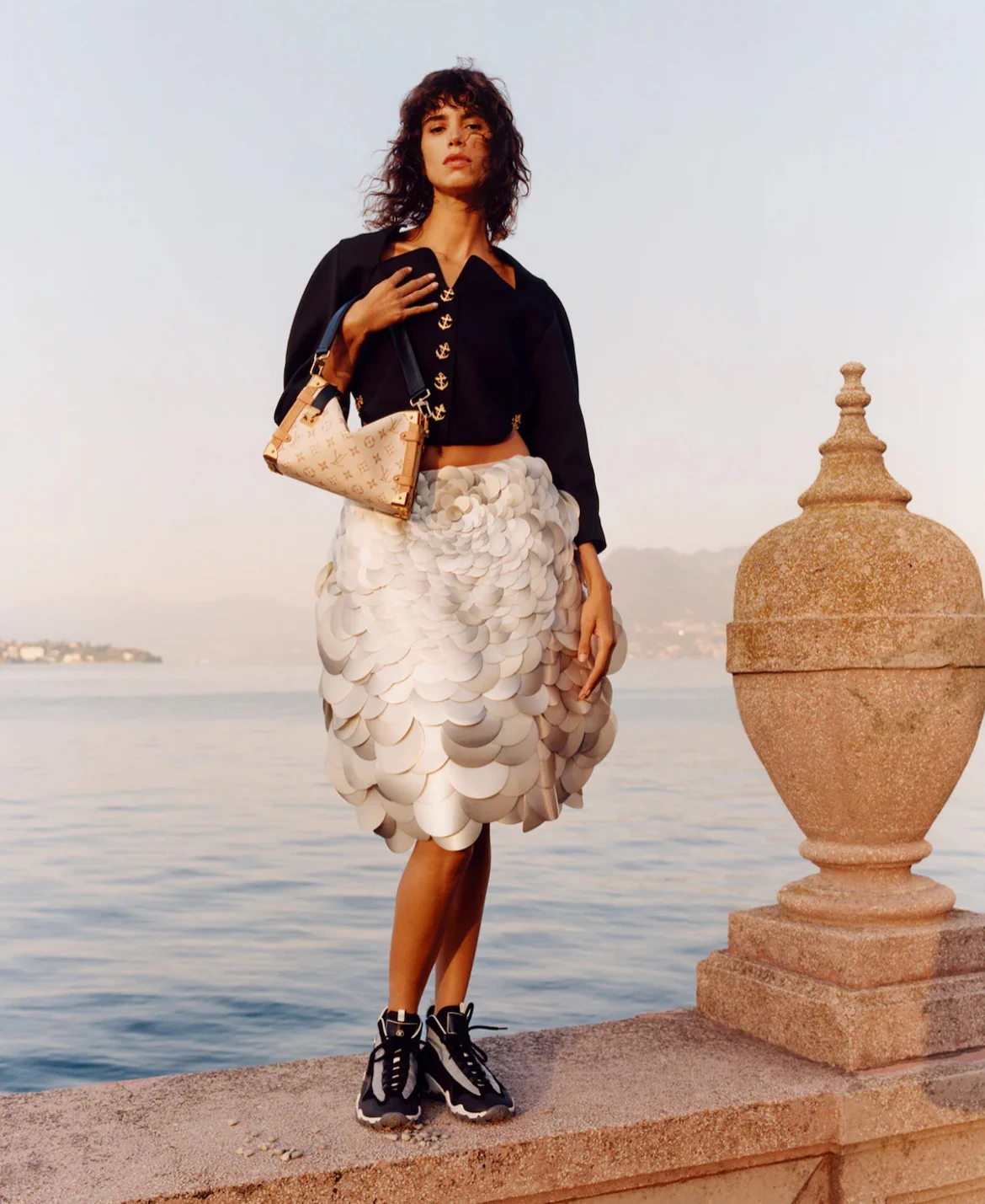 m46907-LV-side-trunk-mm-handbag/crossbody bag-white