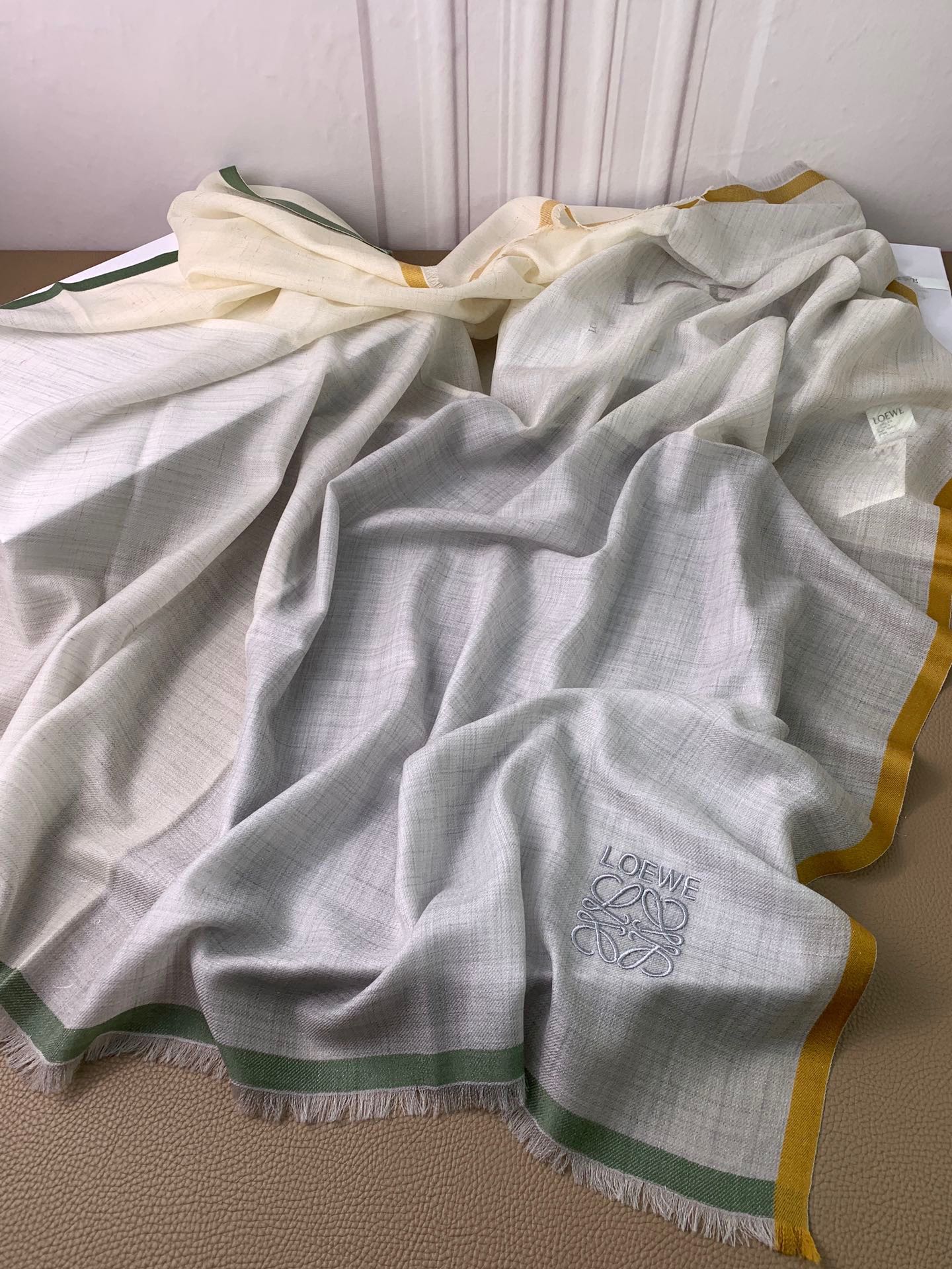 Lolwei - Маленький шарф из золотых и серебряных нитей - 110 см - 100 г - Кашемир