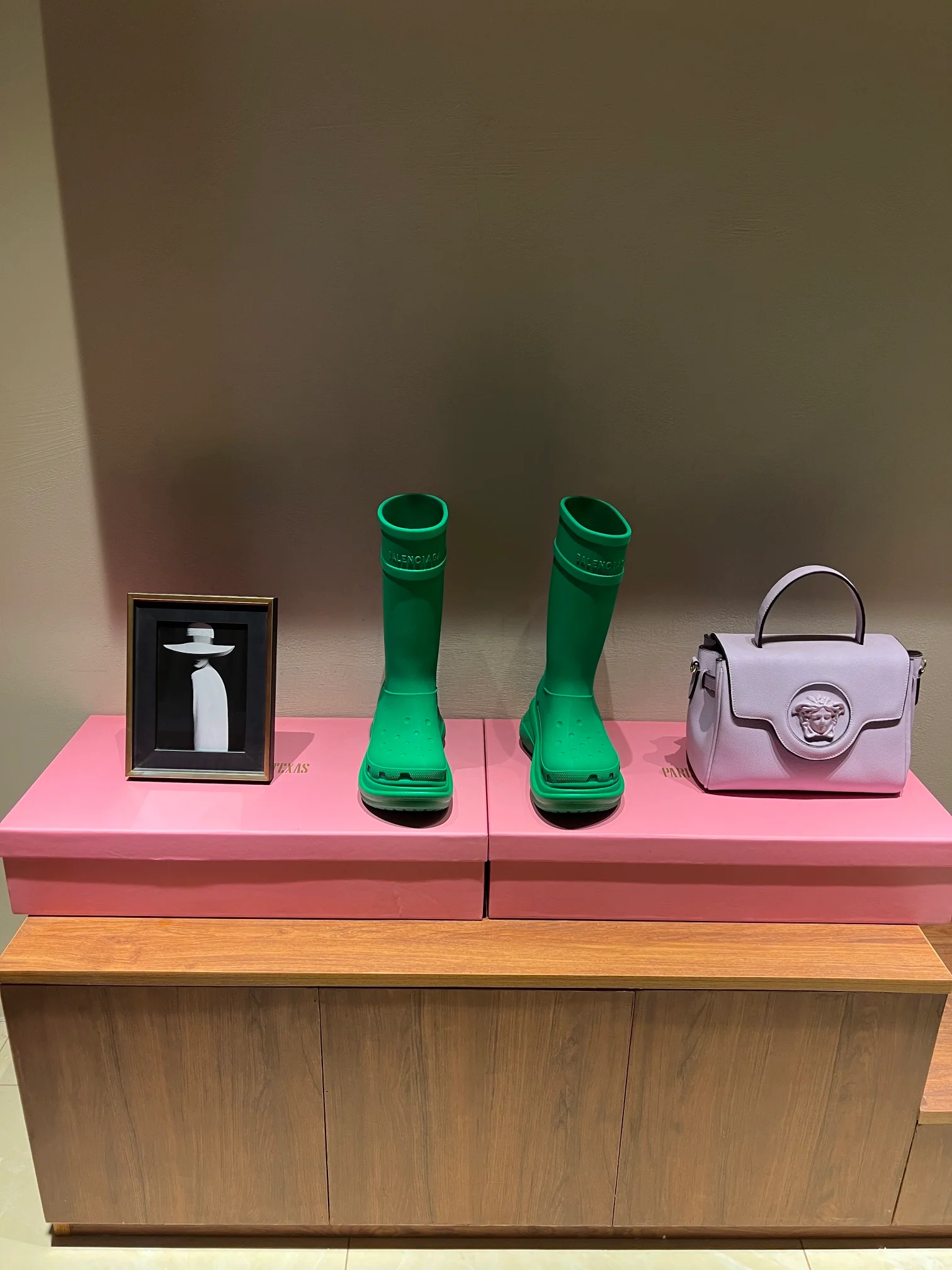 Резиновые сапоги Balenciaga на нескользящей платформе из коллекции осень/зима 2022 x Crocs - озерно-зеленый.