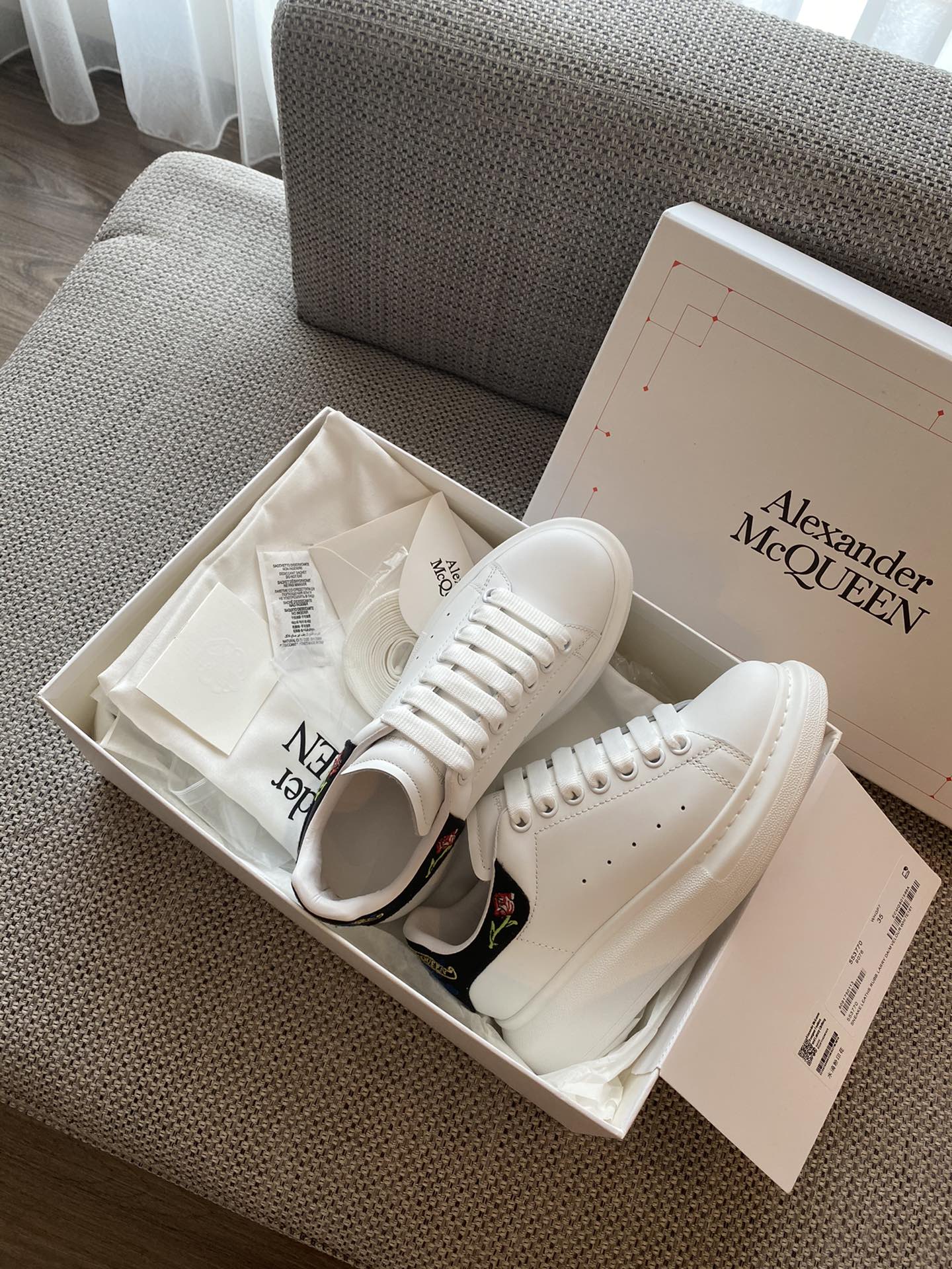 McQueen - Классические белые кроссовки - Bee