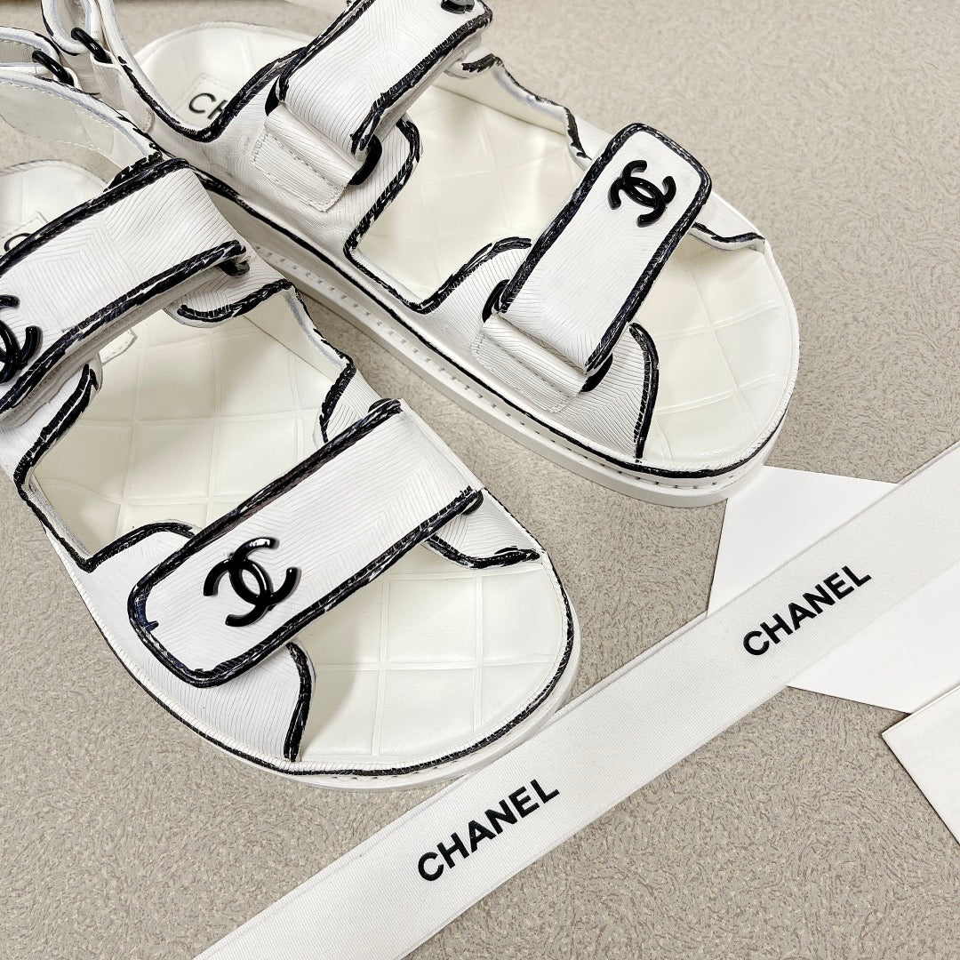 Chanel - Белые кожаные сандалии