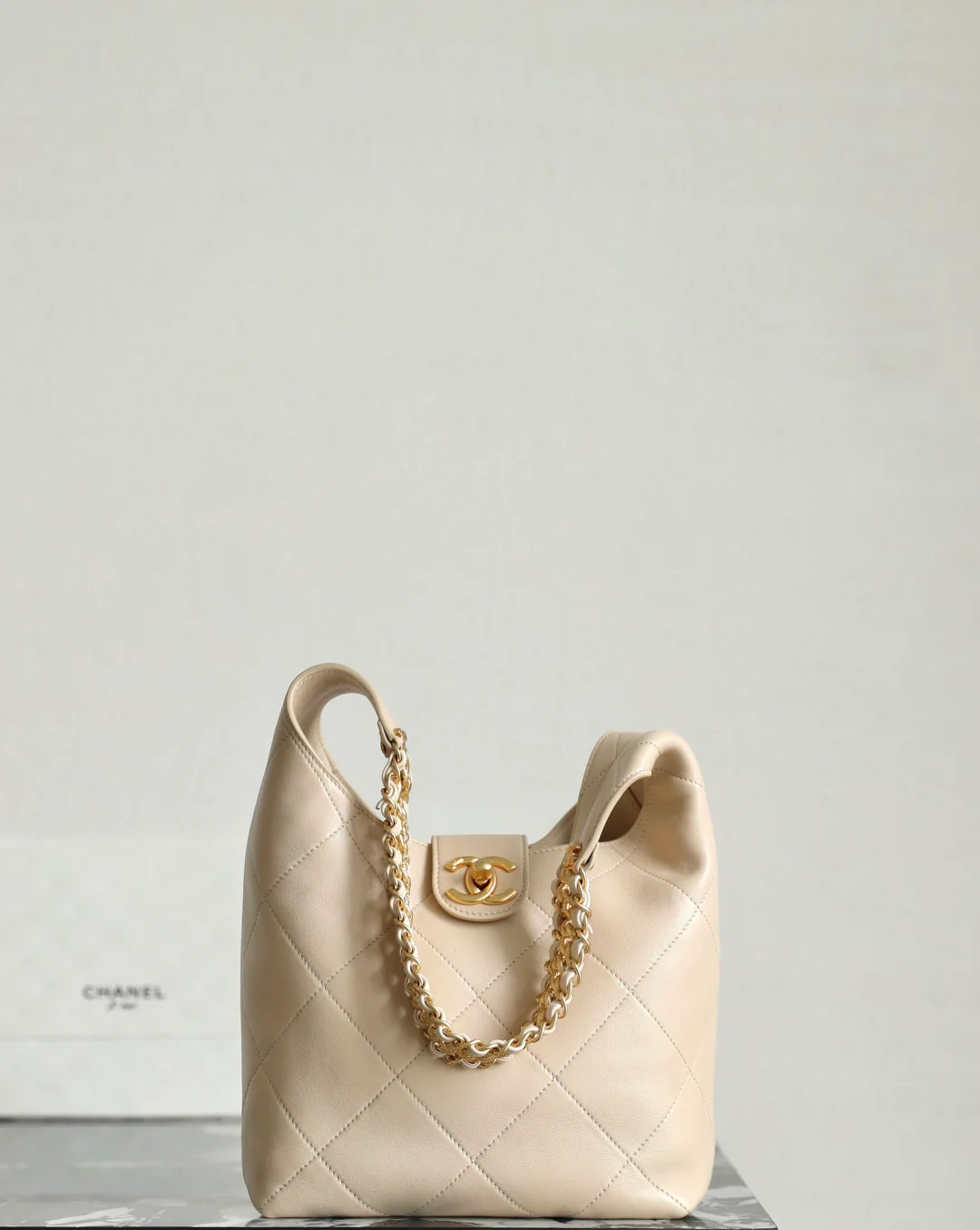 25 пенсов - Весенне-летняя сумка-хобо в стиле хиппи, маленькая - светло-абрикосовый цвет