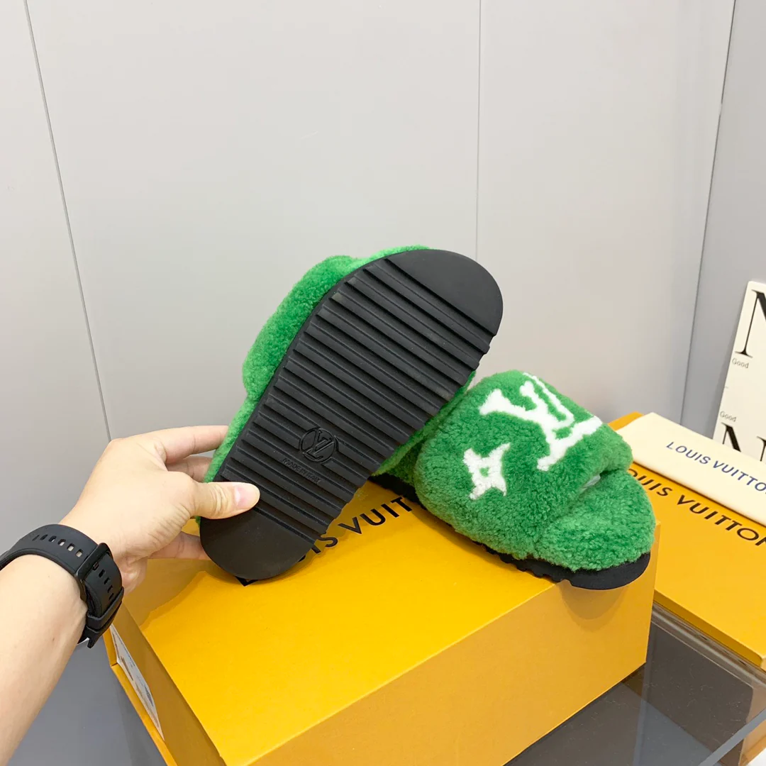 Новинка ранней весны 2022 года от LV - Меховые тапочки - Зеленые